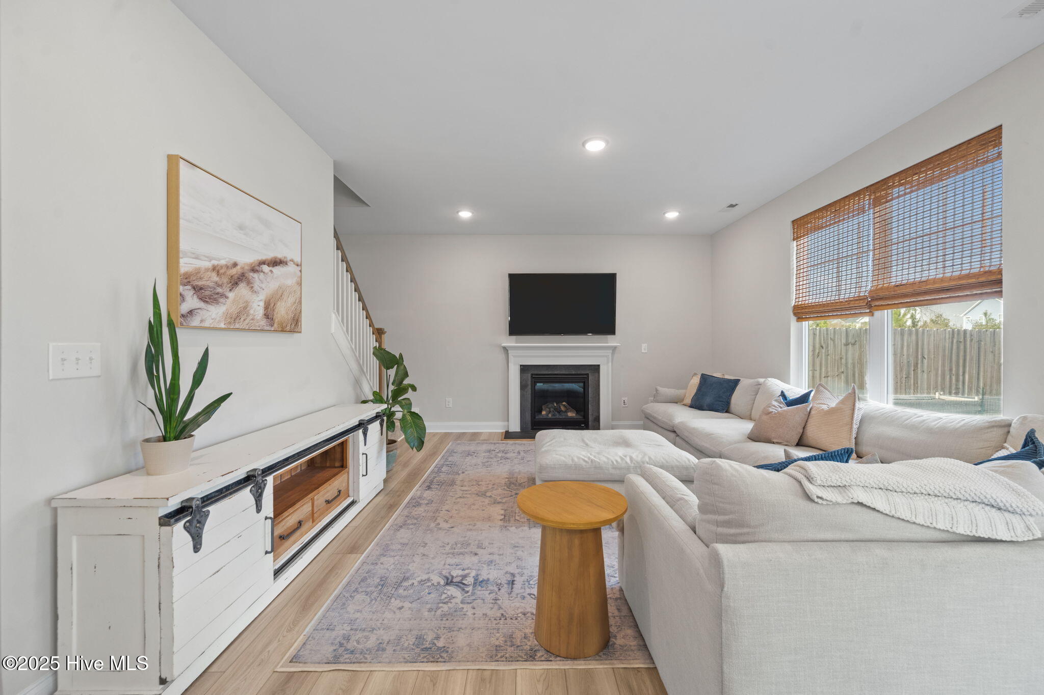 100547025 | Photo 21