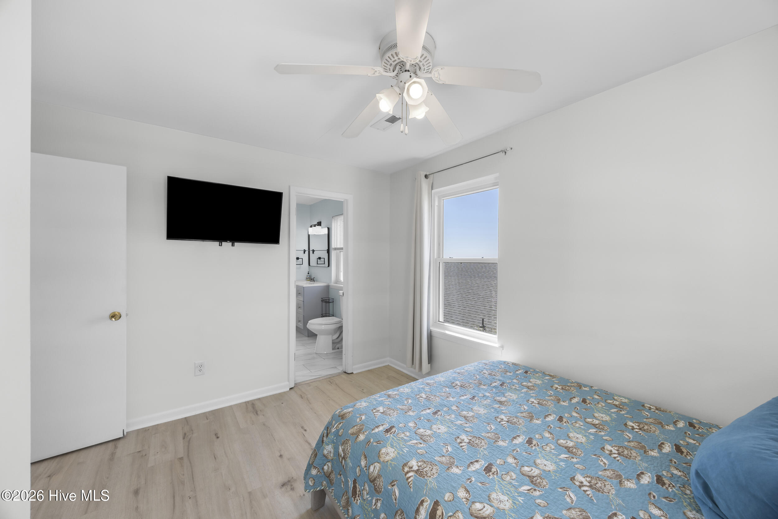 100561648 | Photo 36