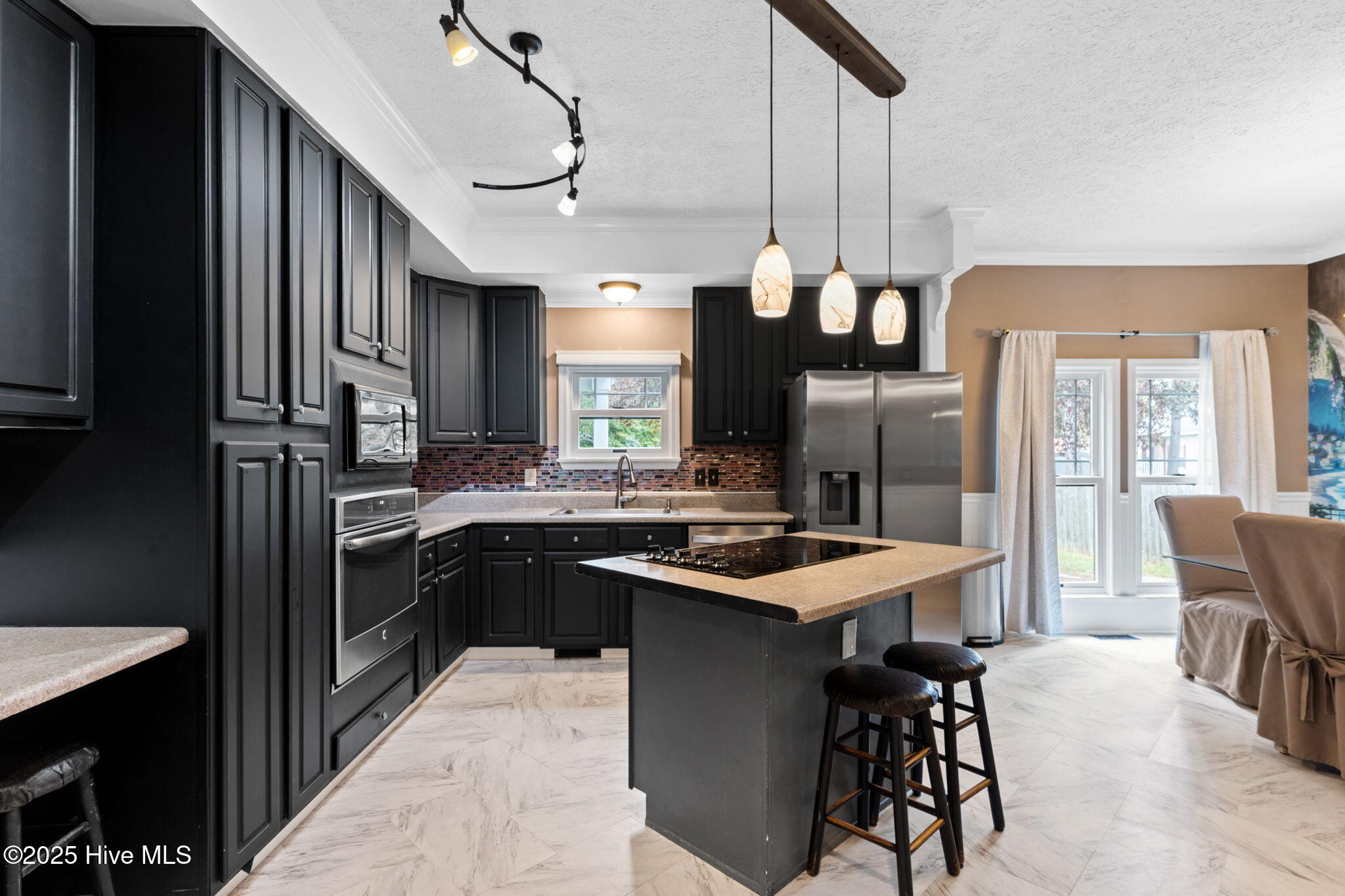 100531169 | Photo 23