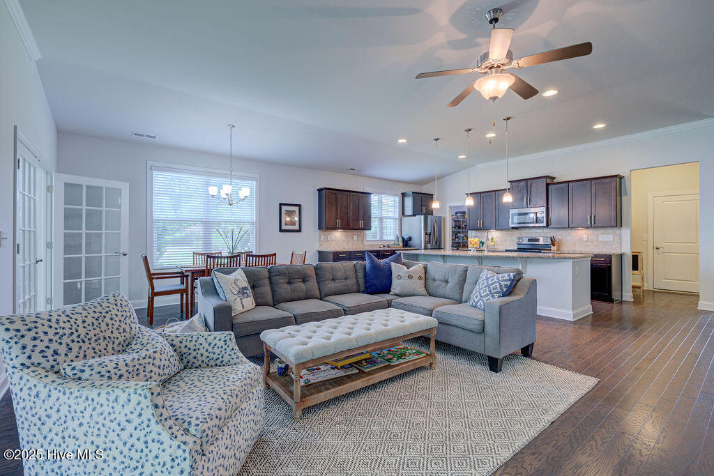 100529345 | Photo 13