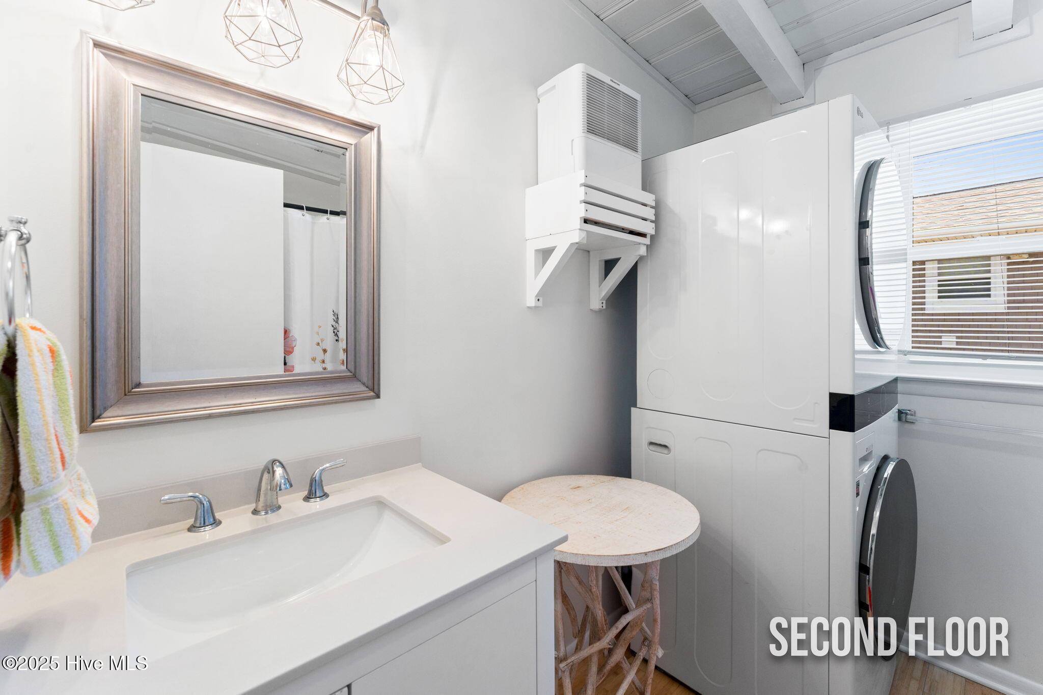 100532124 | Photo 37