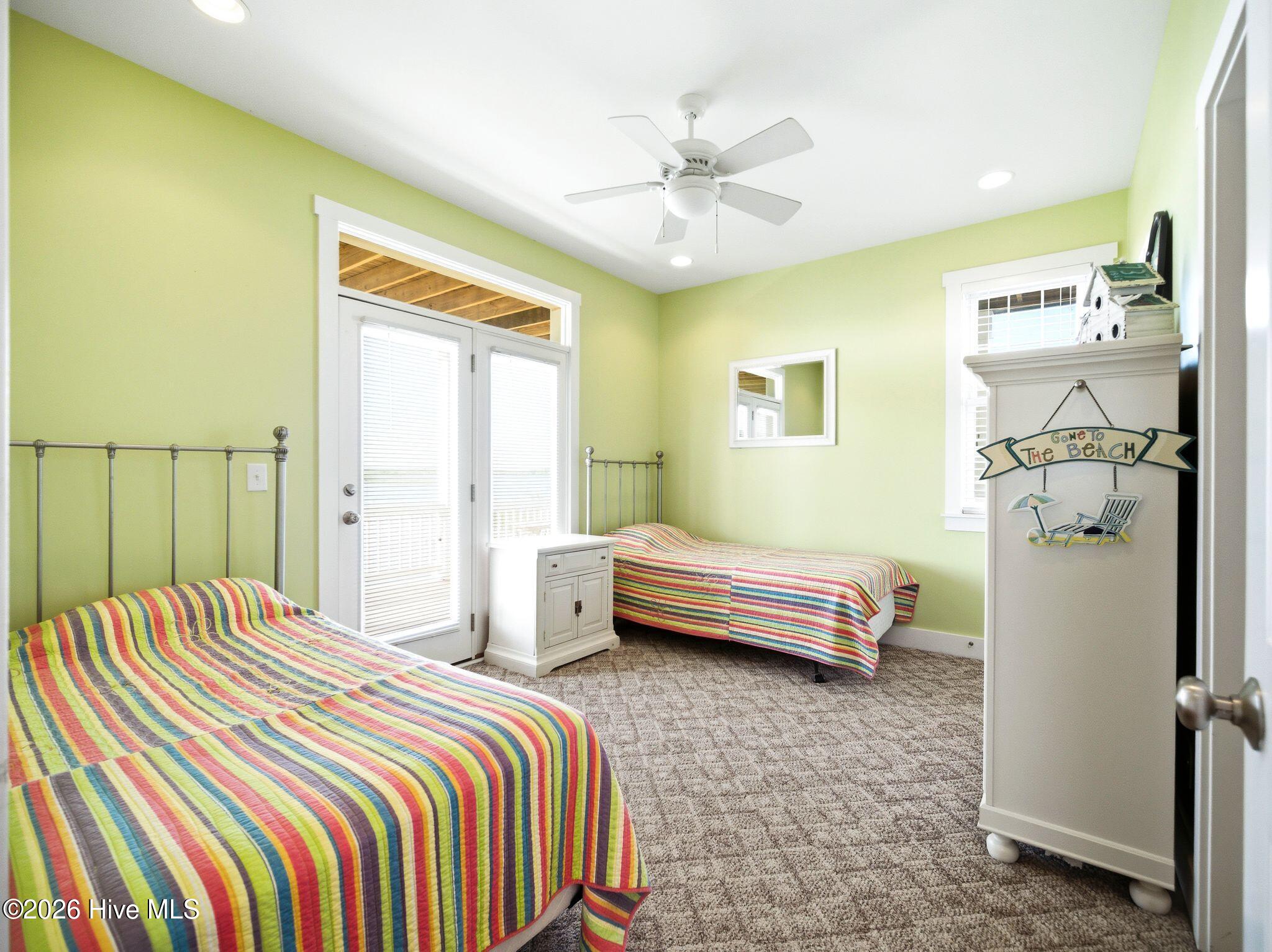 100569349 | Photo 45