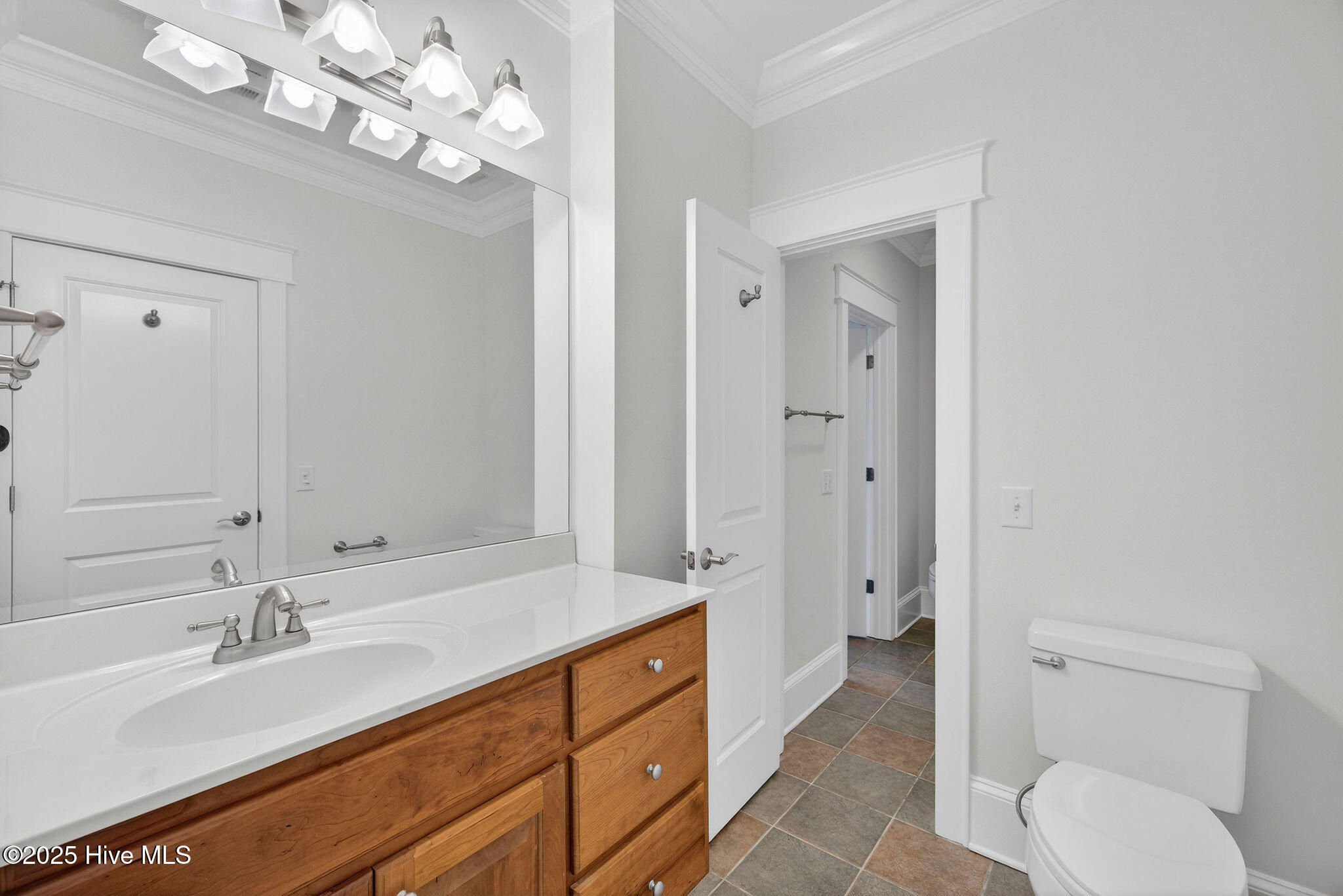 100545451 | Photo 43