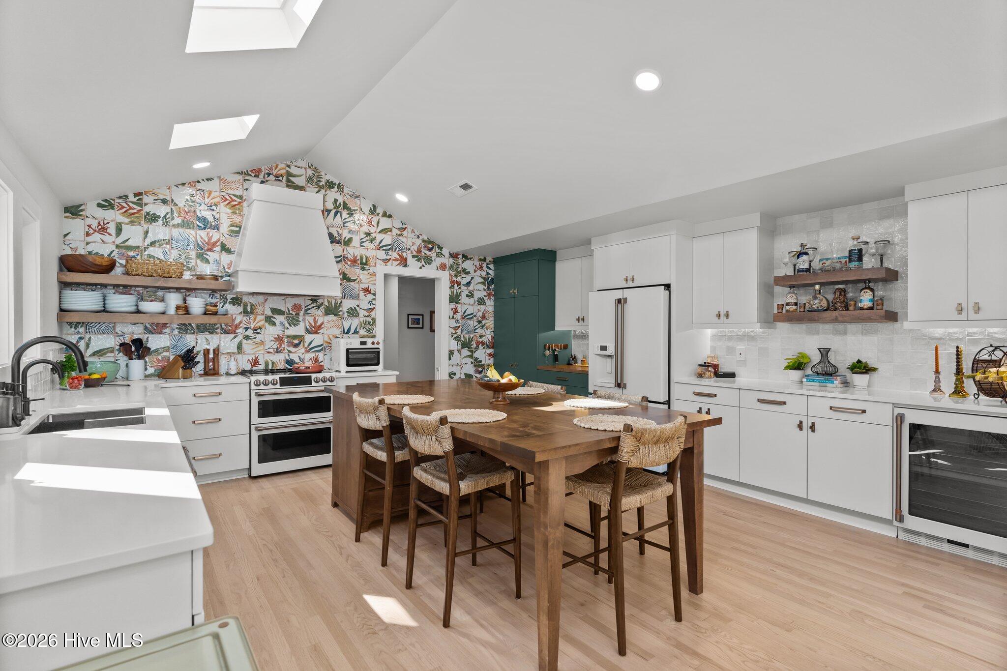 100557813 | Photo 14