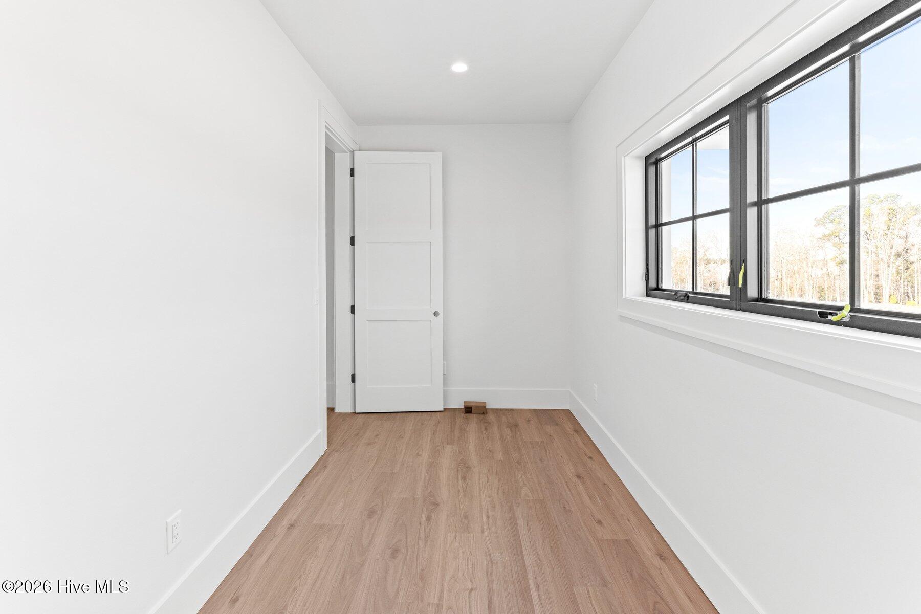 100529848 | Photo 48