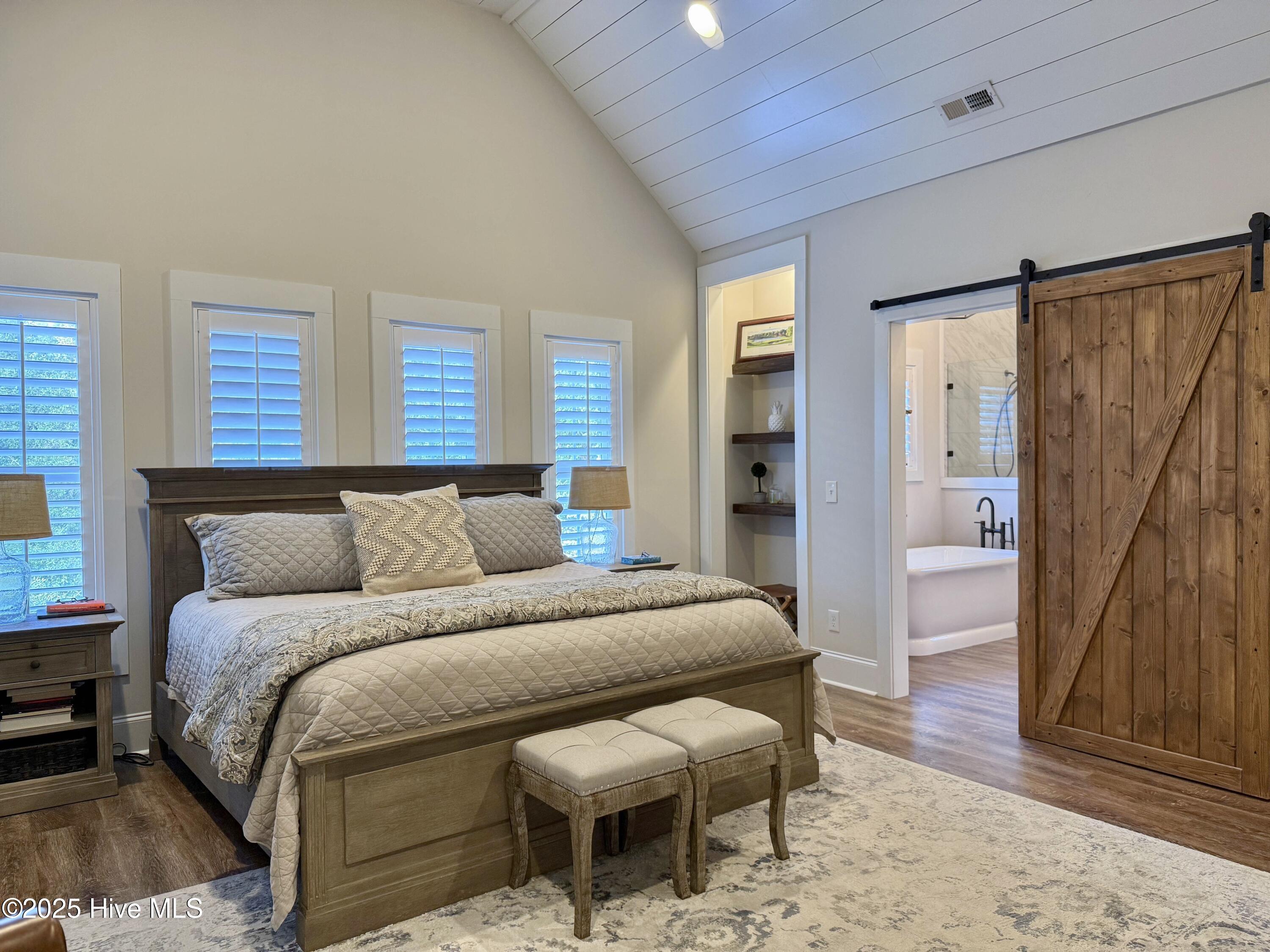 100556308 | Photo 60