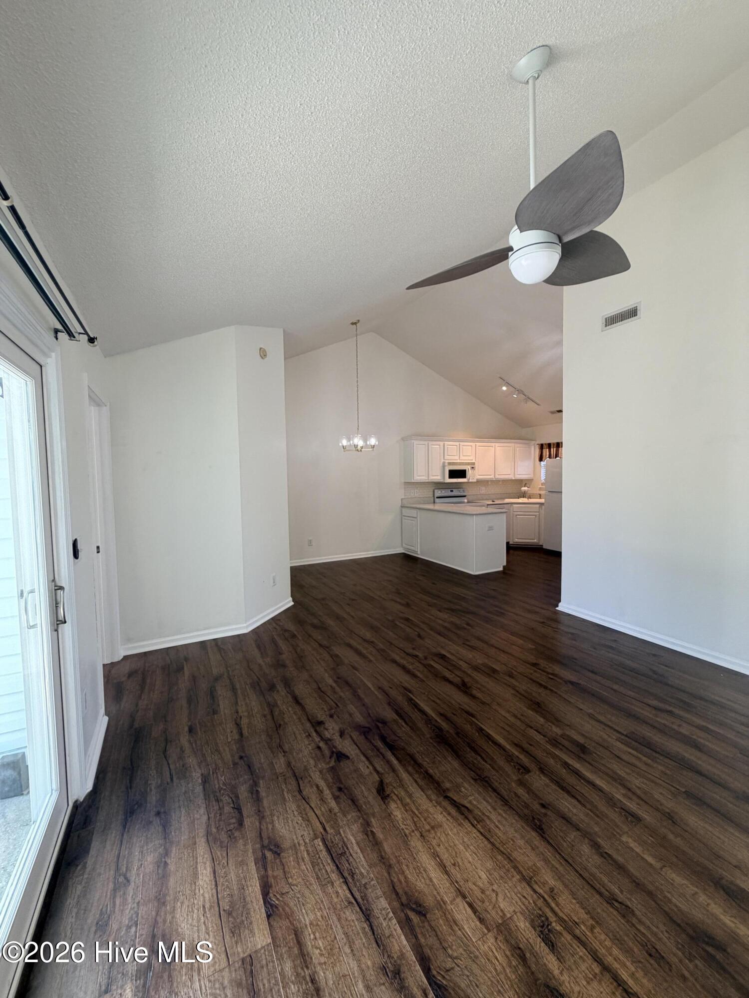 100567497 | Photo 10