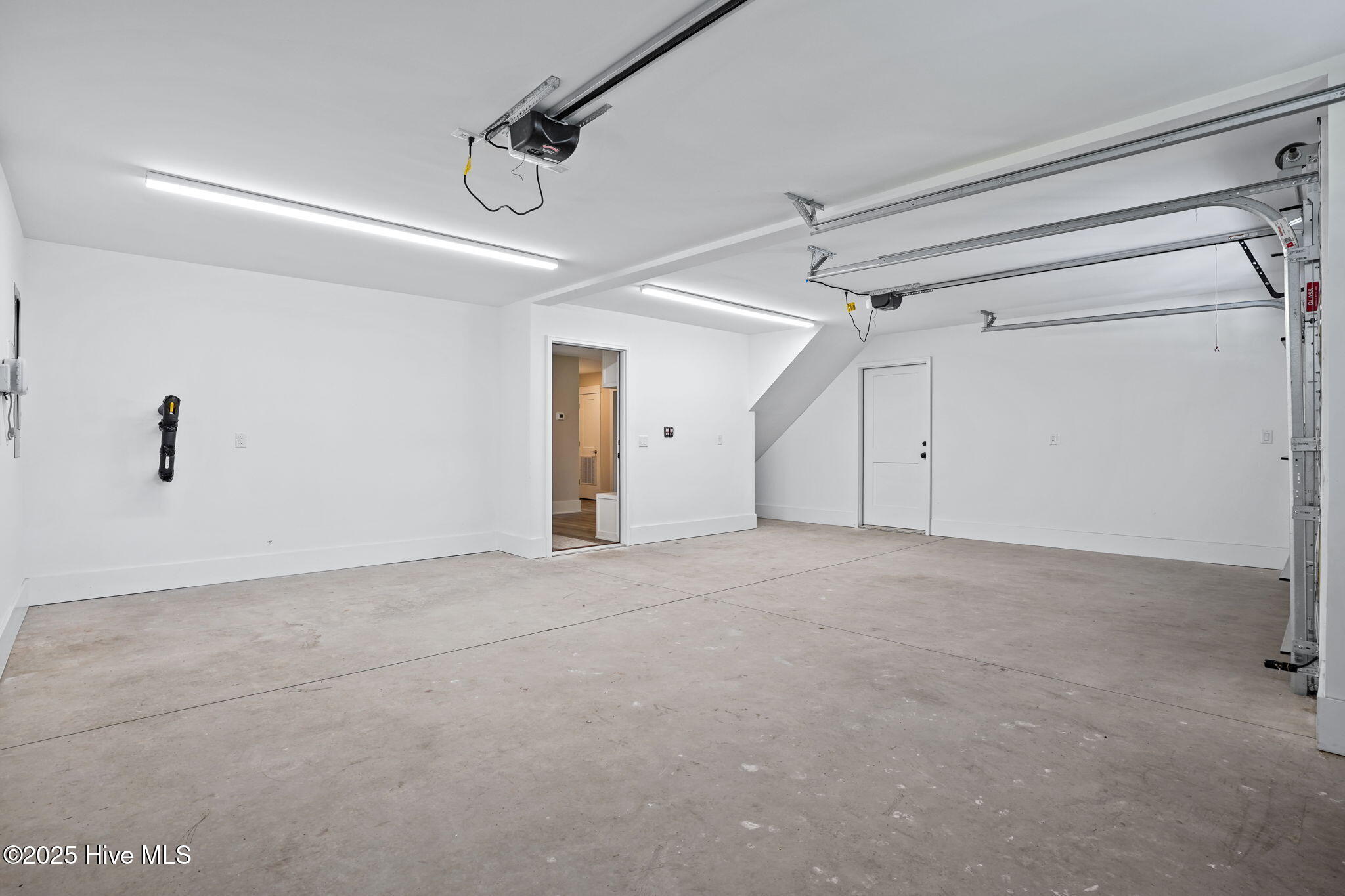 100535041 | Photo 40