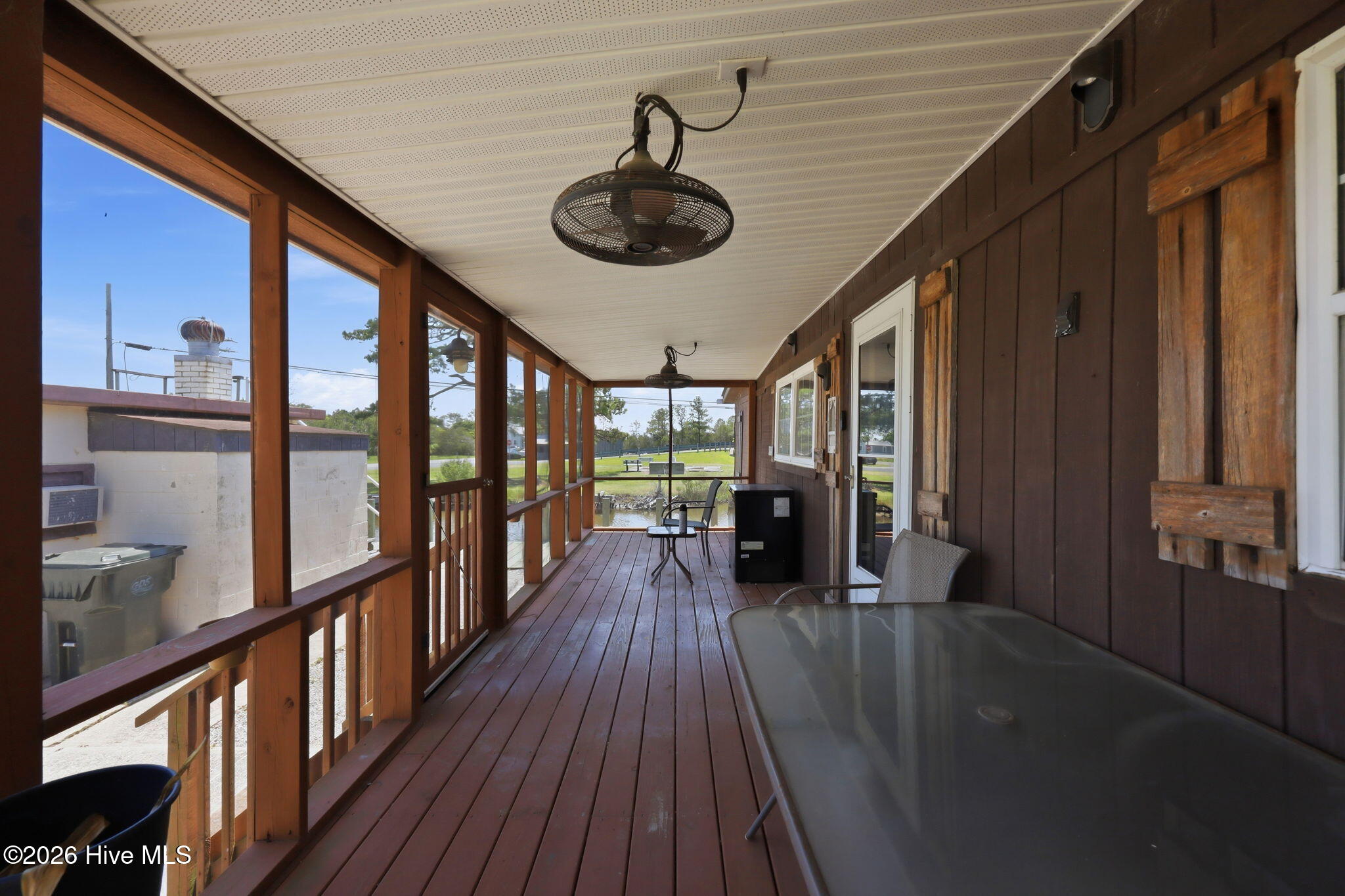 1570 Screened-in Front Porch