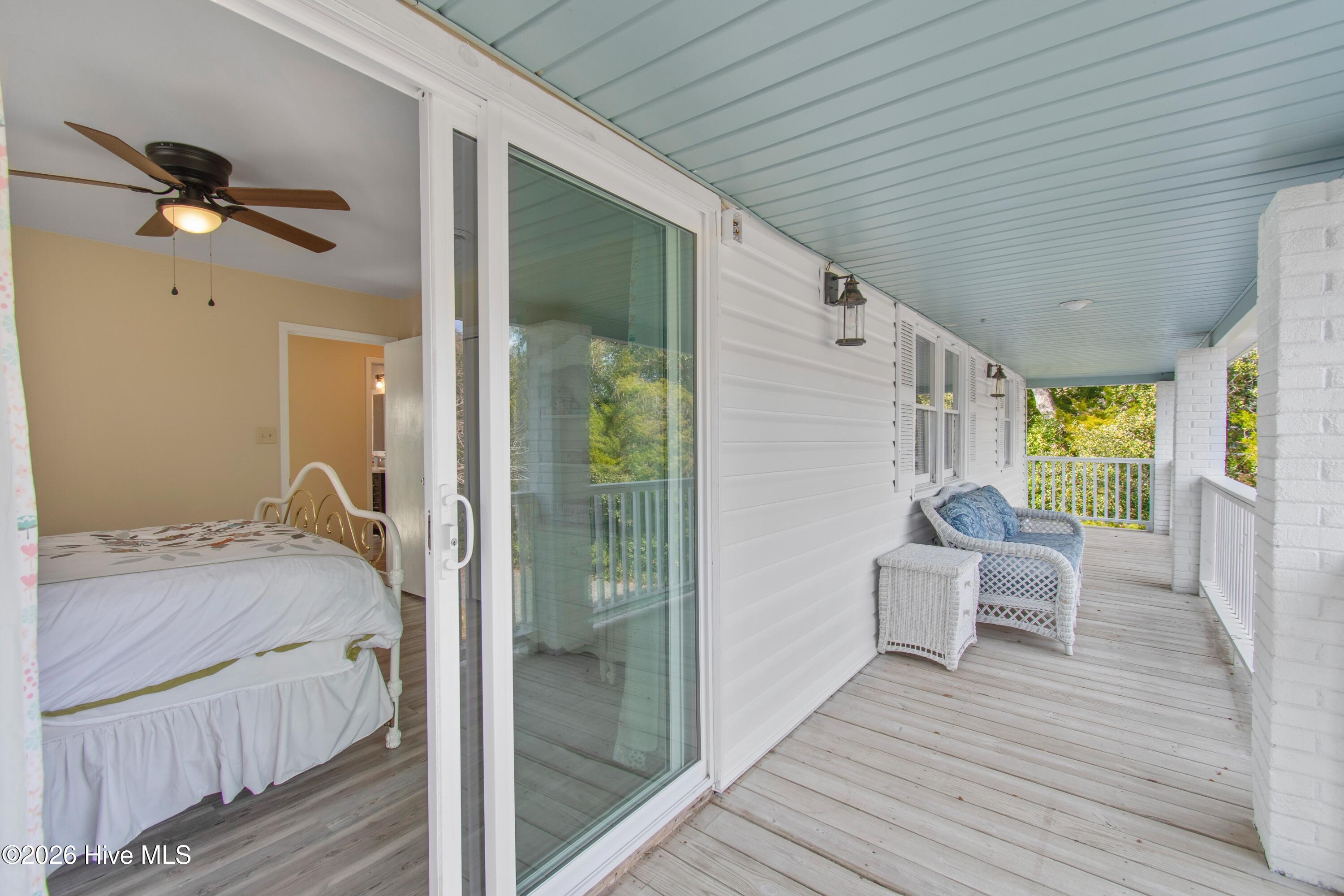 100549205 | Photo 32