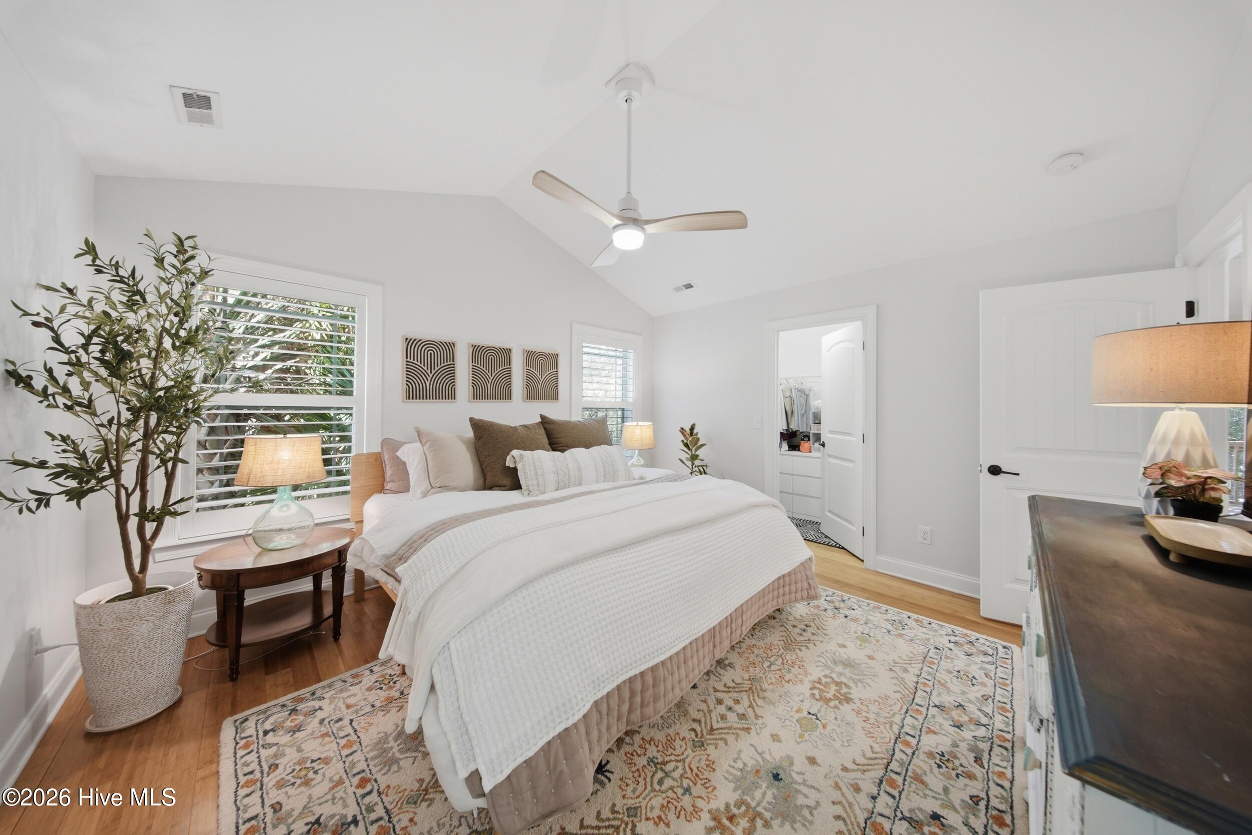 100561155 | Photo 46