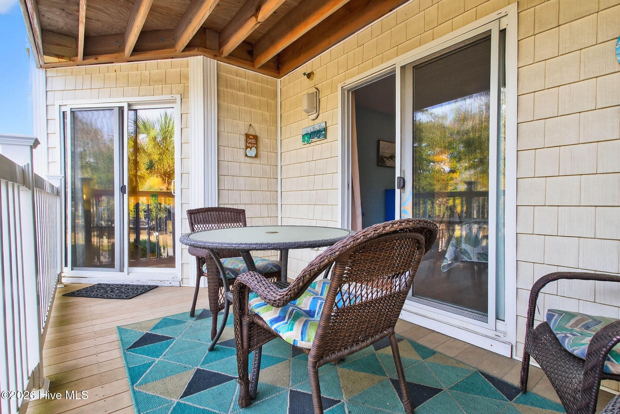 100563850 | Photo 22