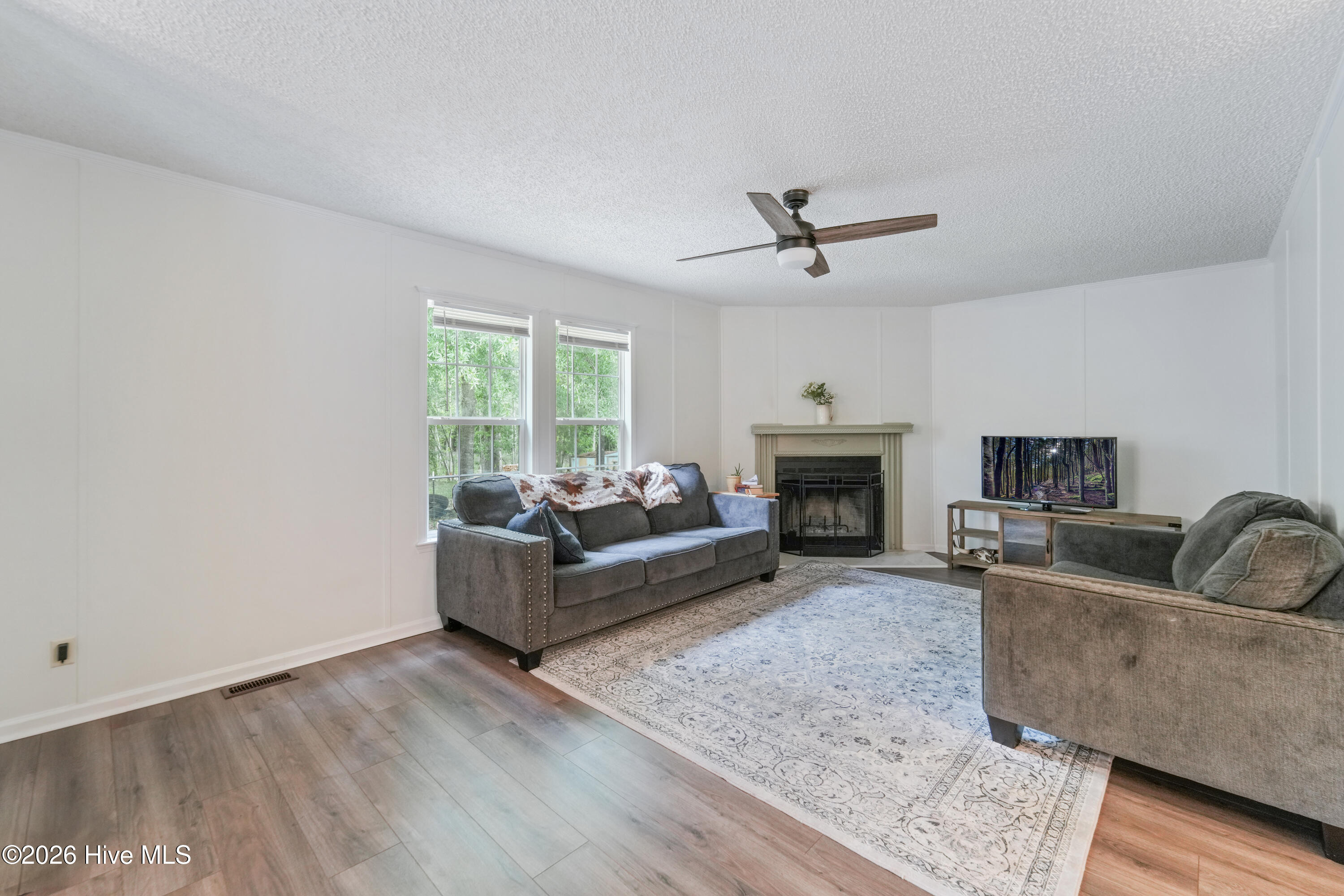 100570687 | Photo 30