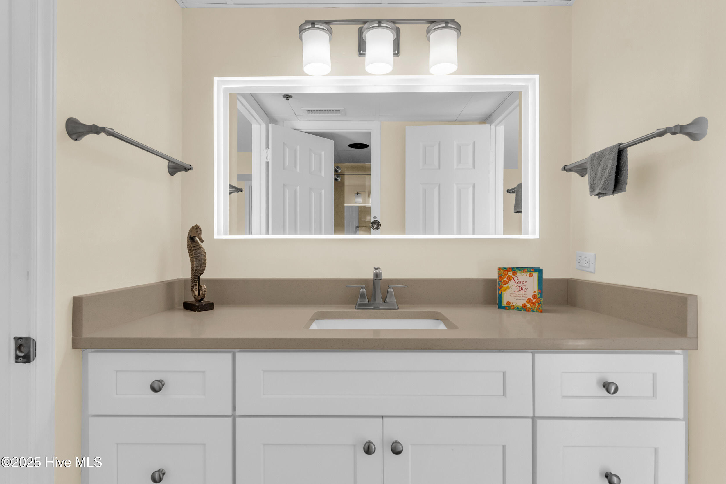 100541265 | Photo 33