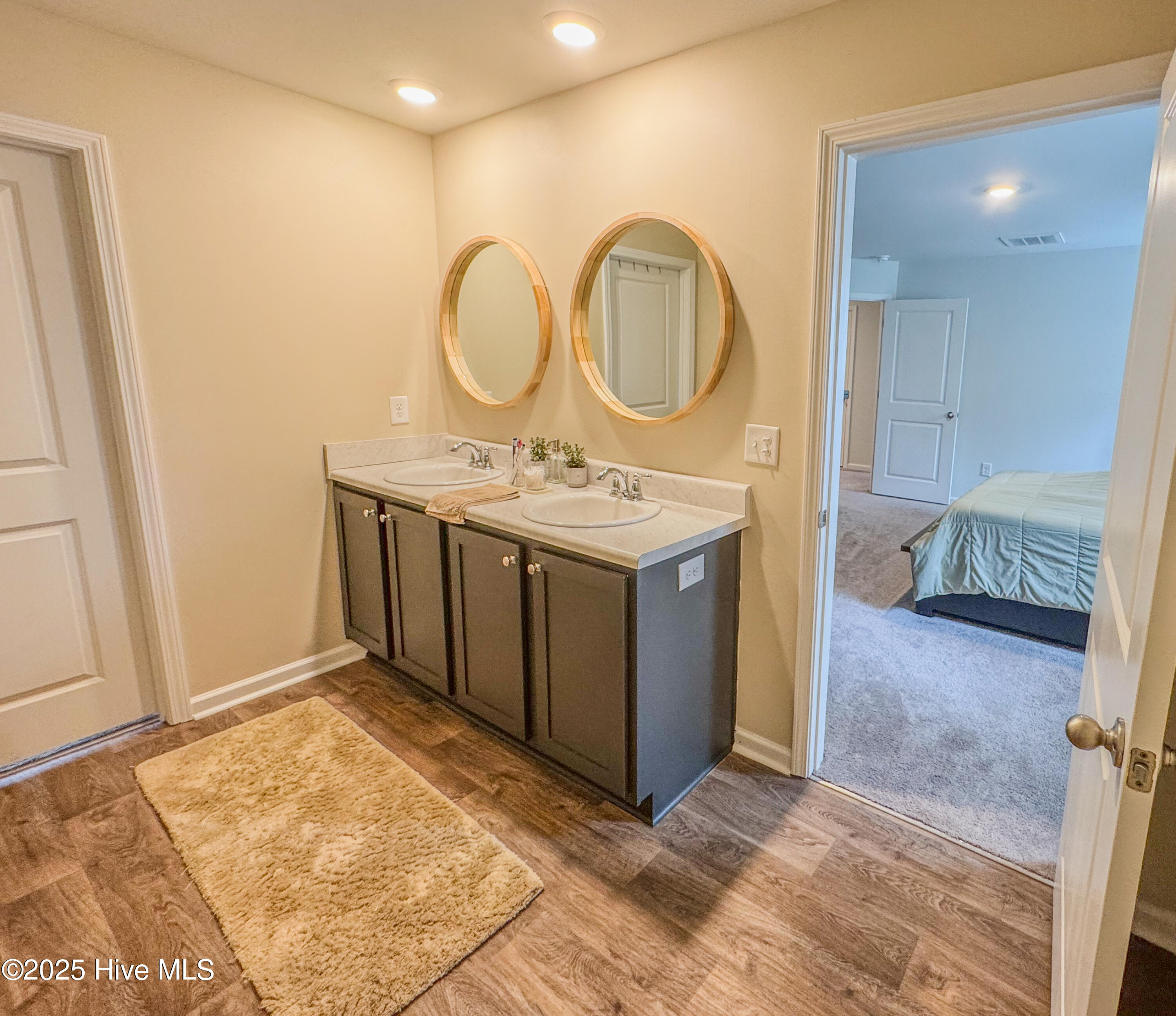 100542508 | Photo 13