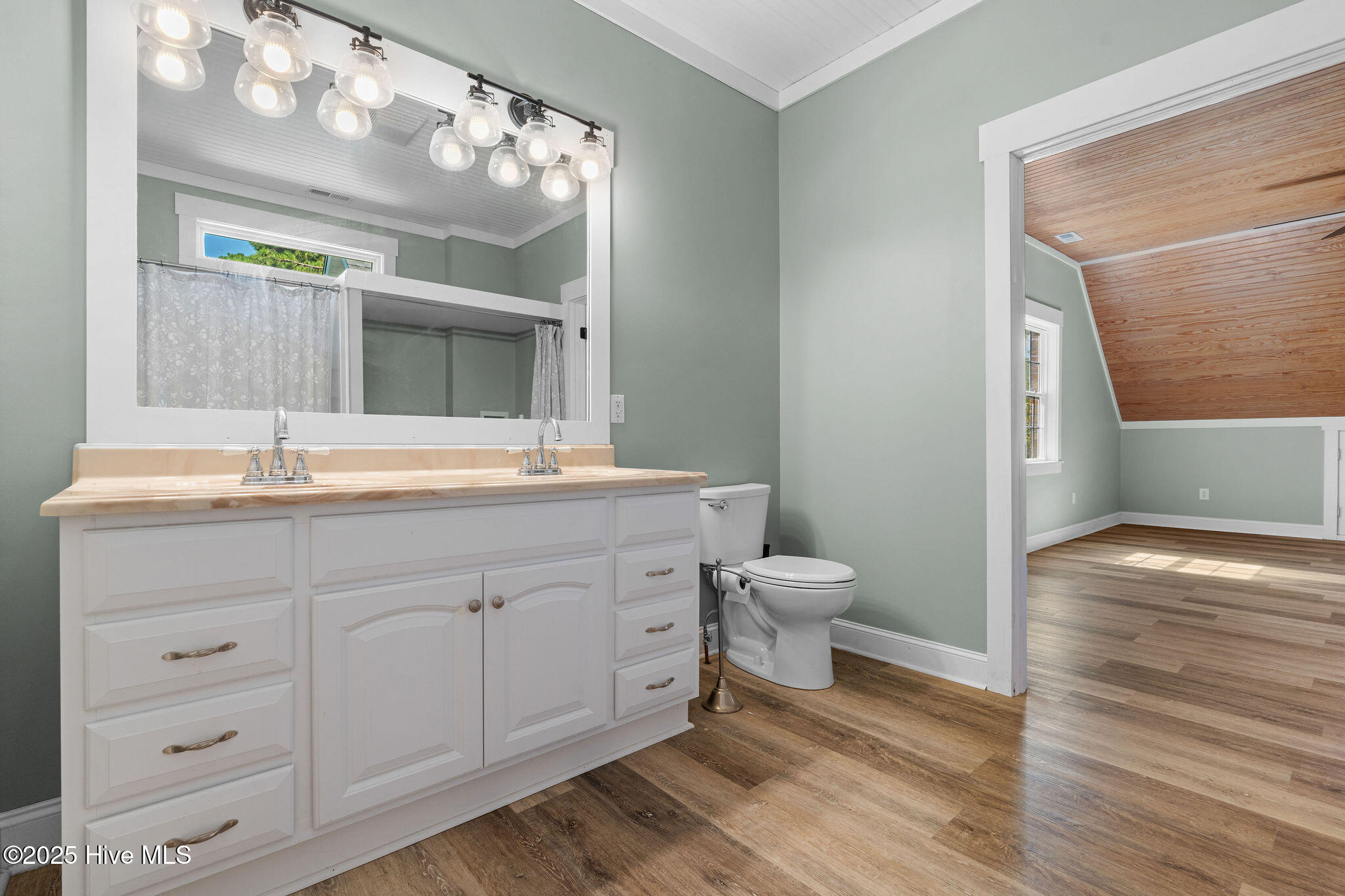 100526729 | Photo 66