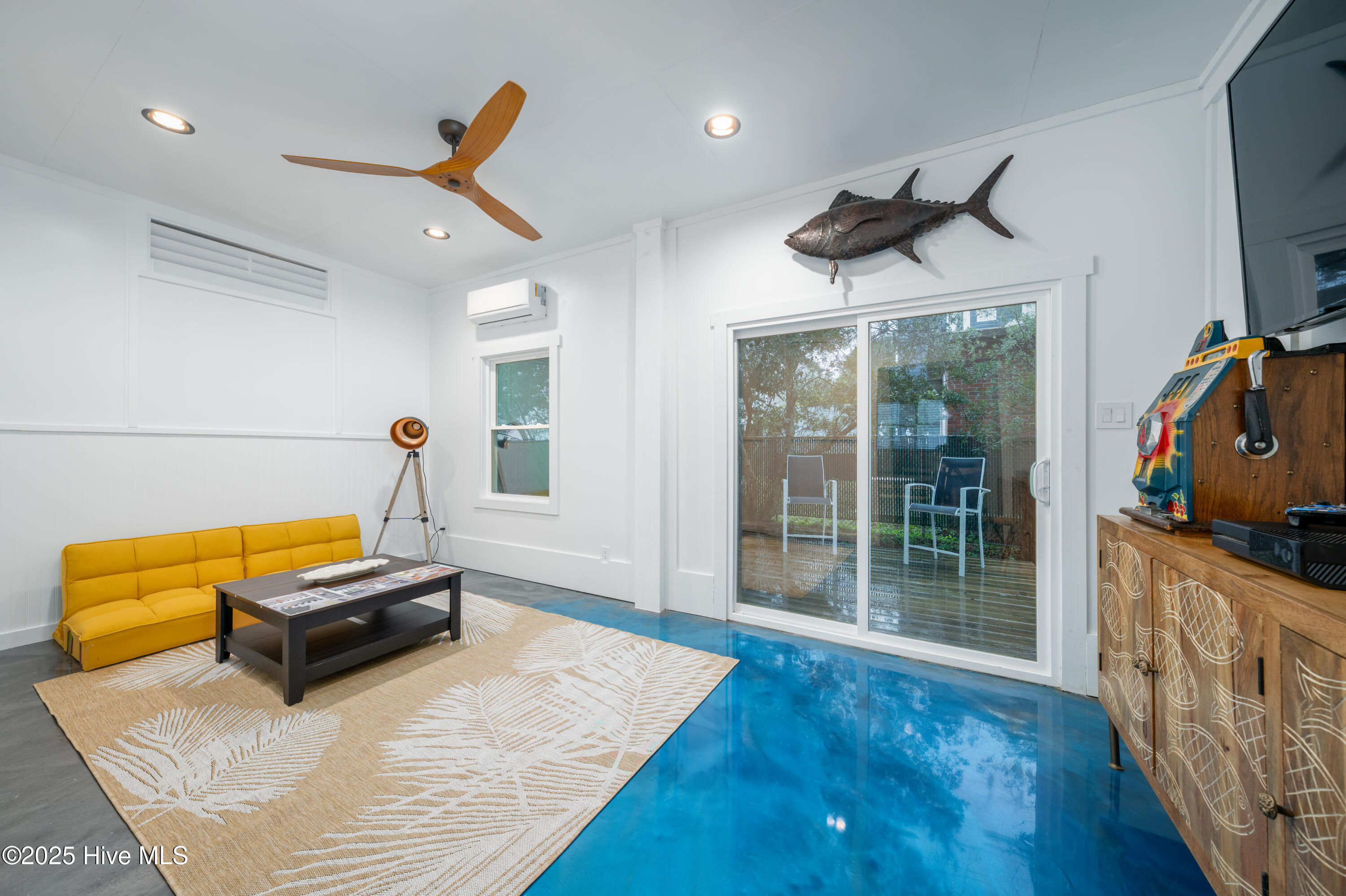 100494864 | Photo 33