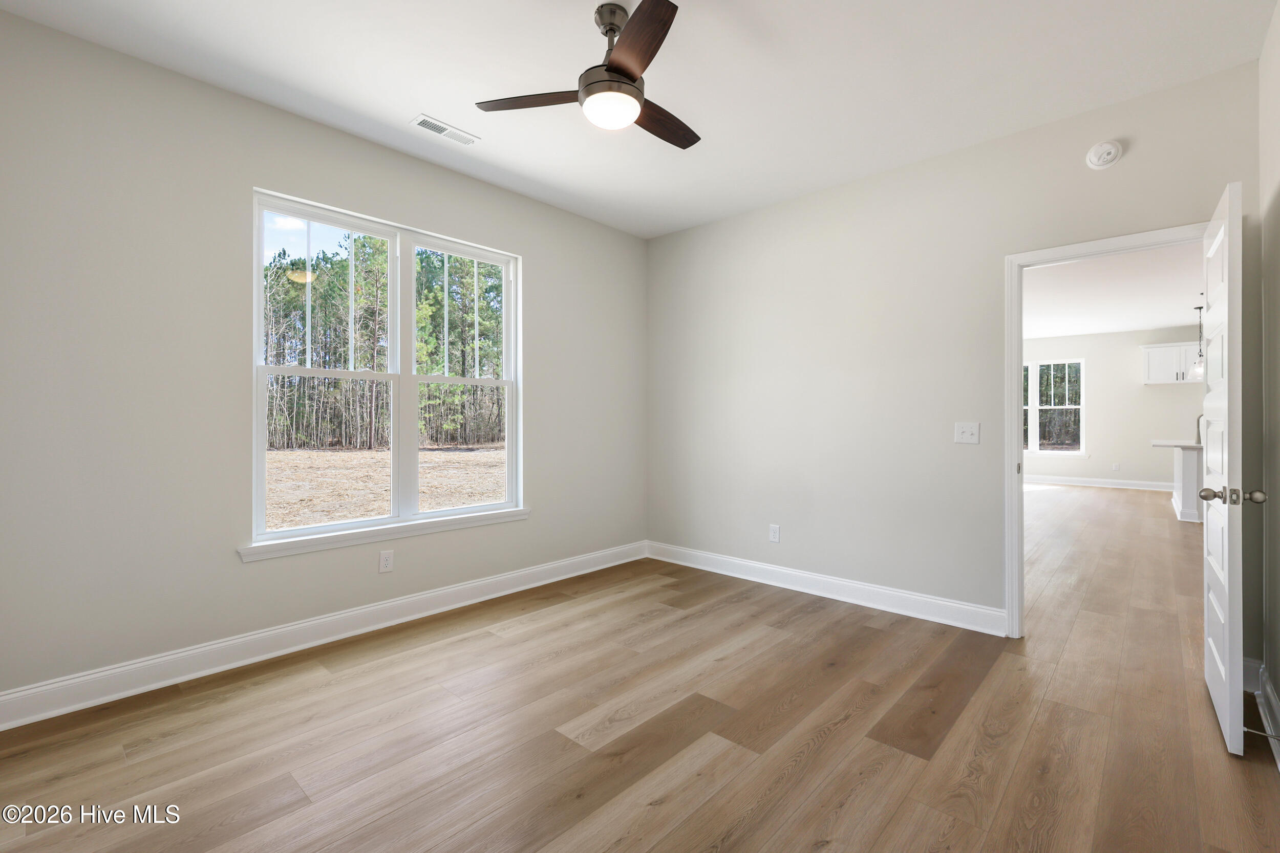 100558641 | Photo 12