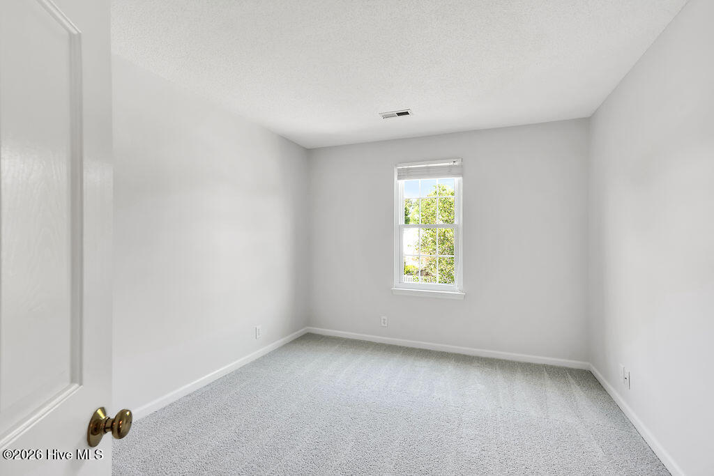 100567084 | Photo 16