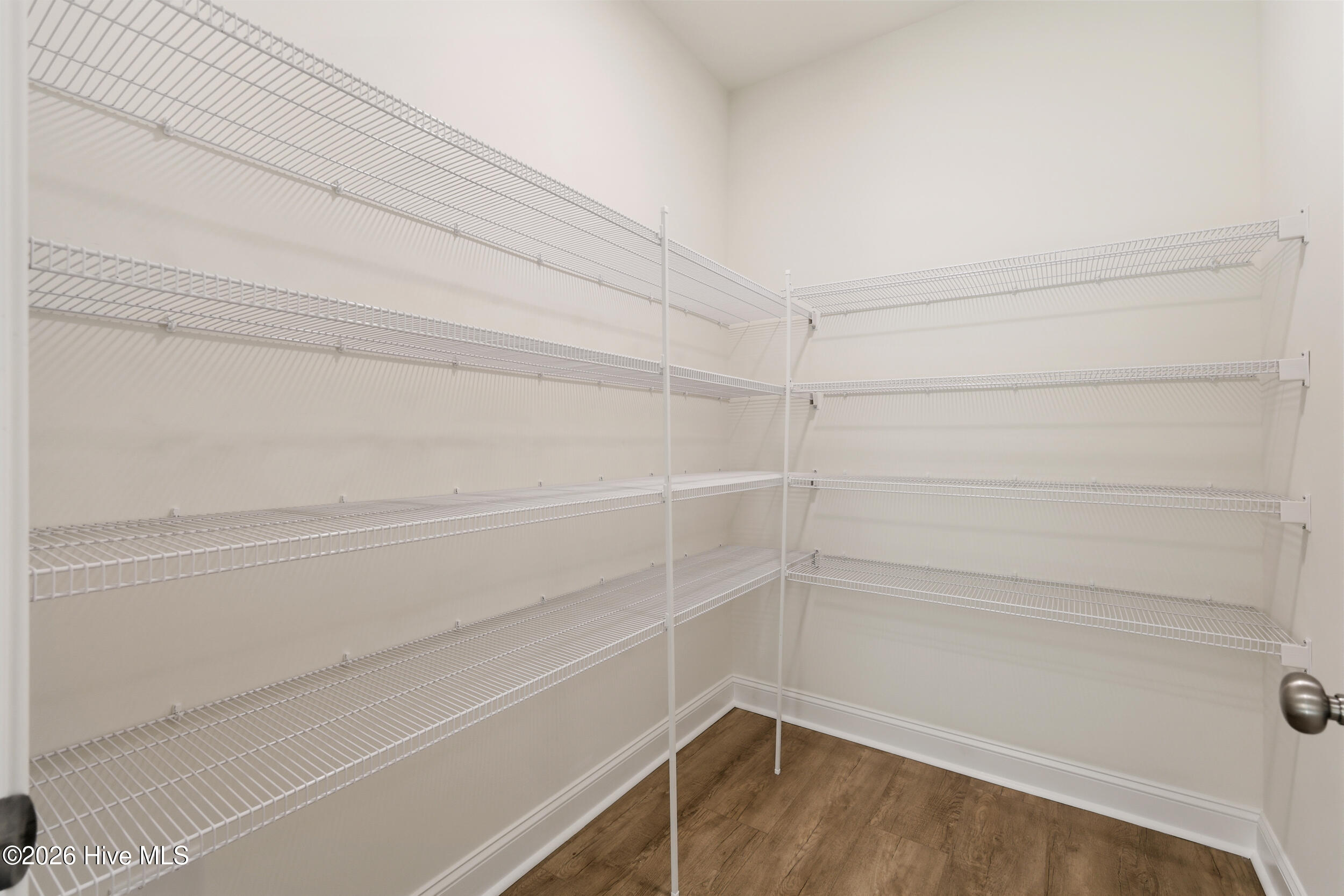 100570629 | Photo 39