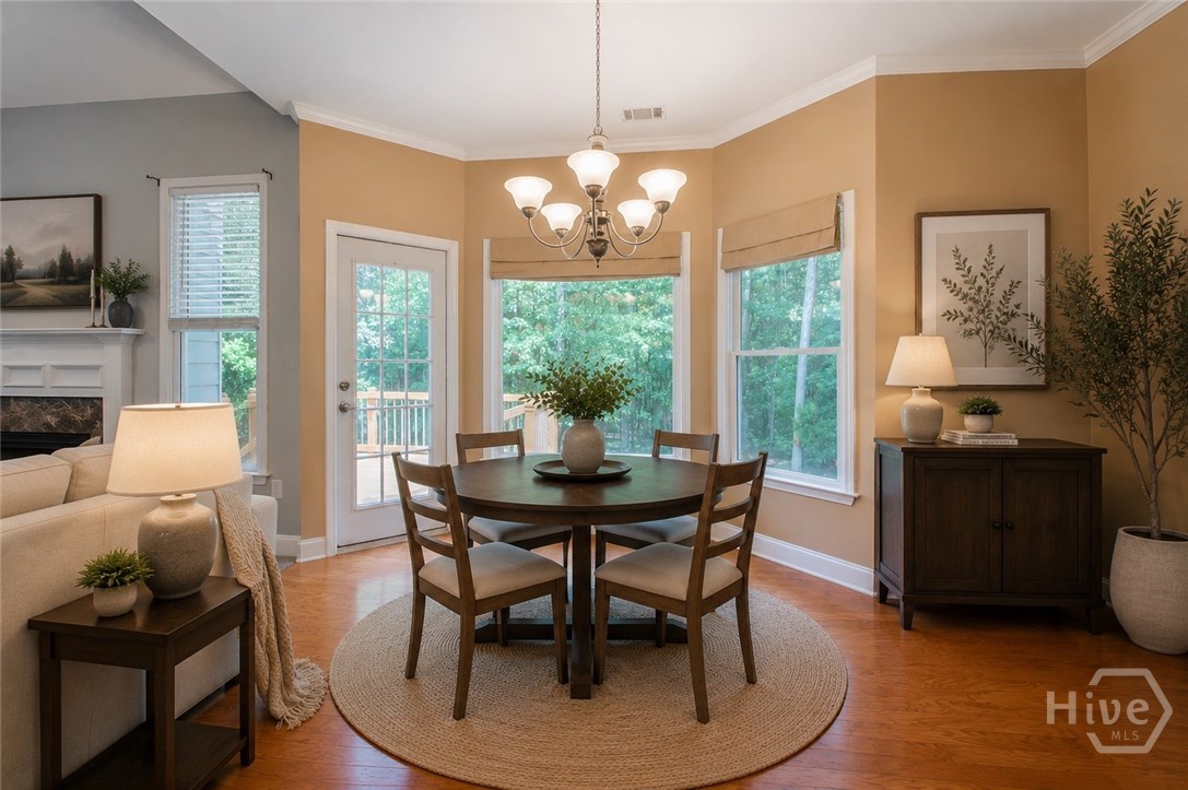 Virtually Staged Eat-In Kitchen