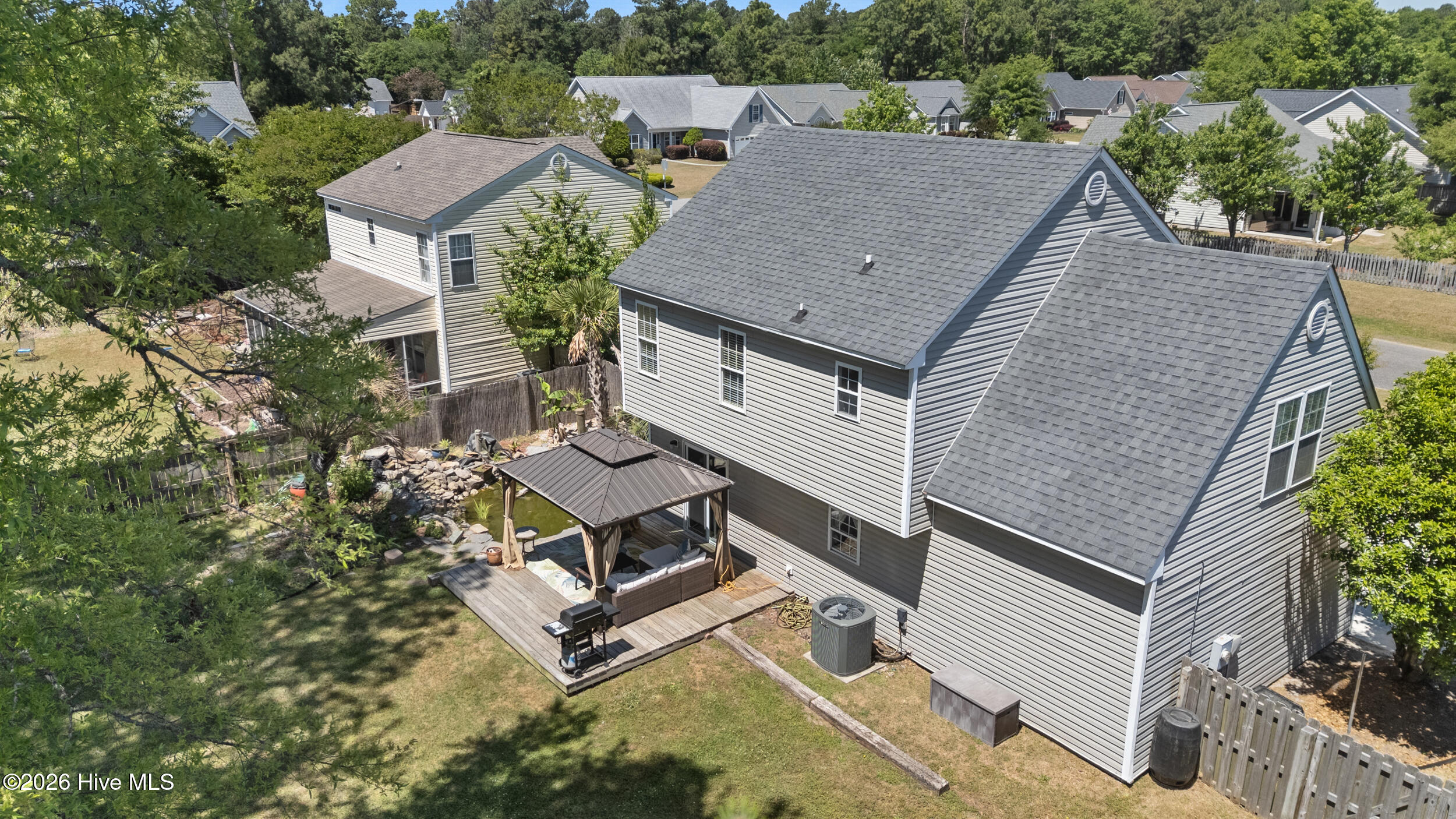 100569282 | Photo 44