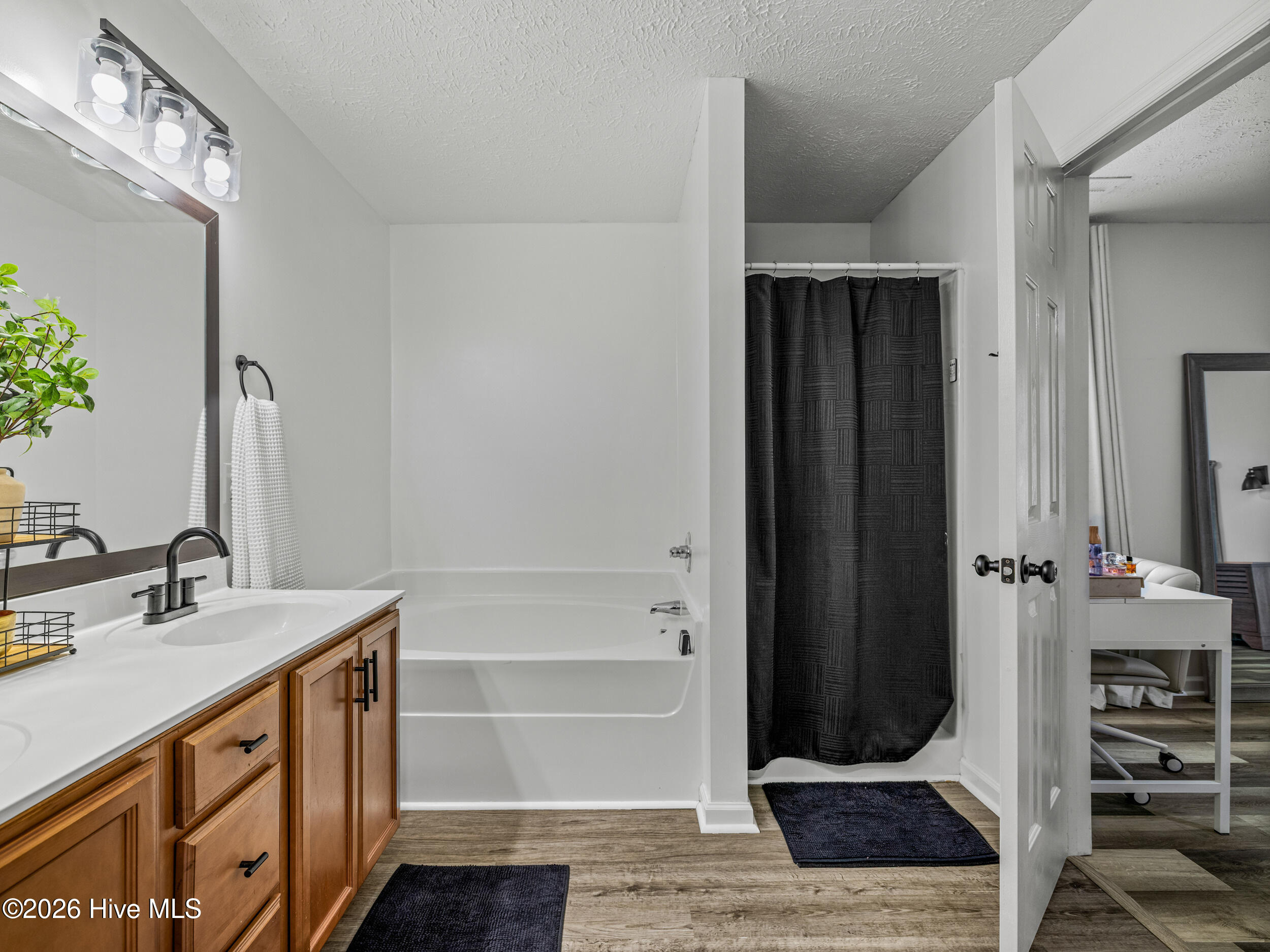 100554161 | Photo 36