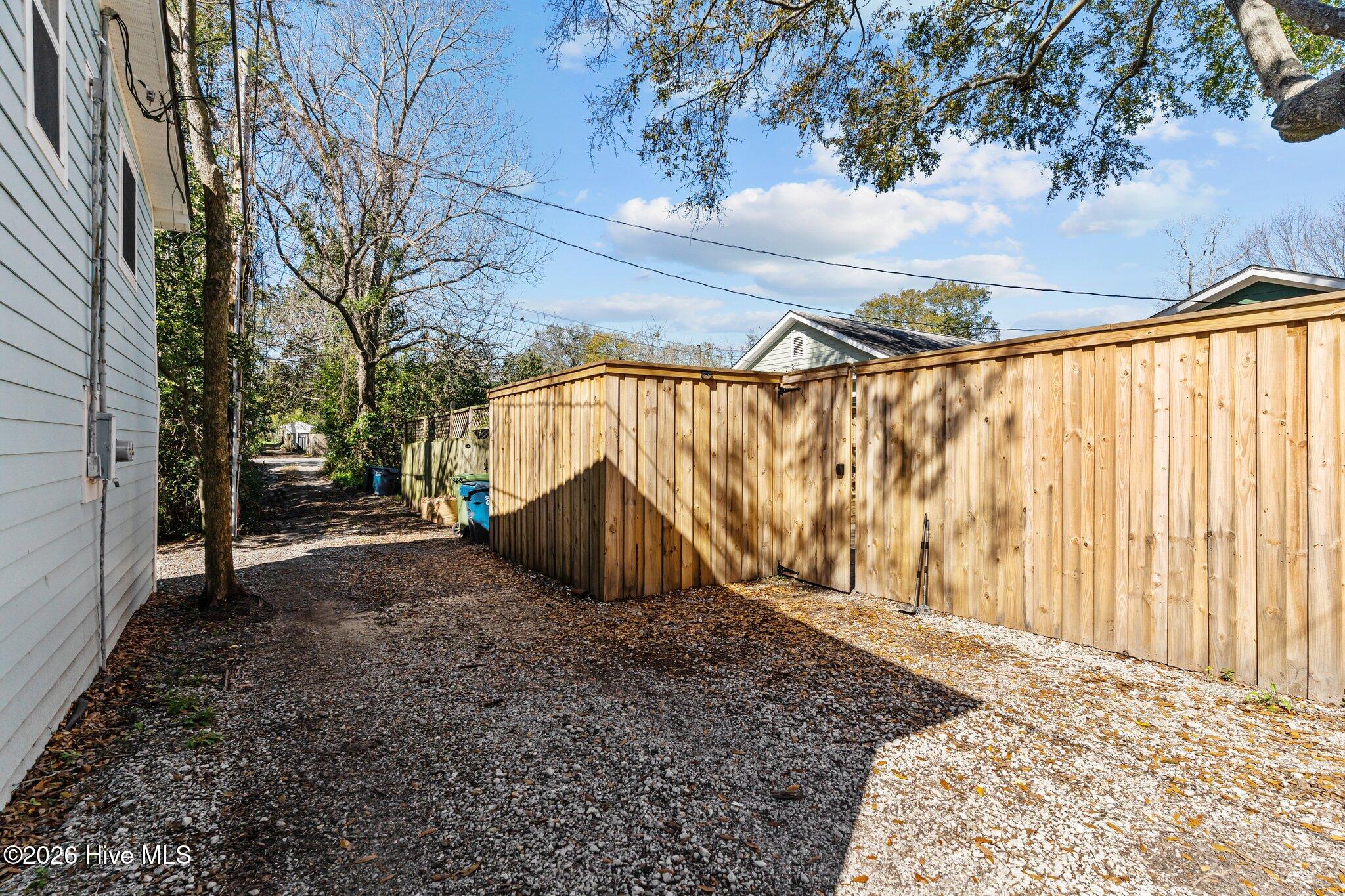 100557813 | Photo 56