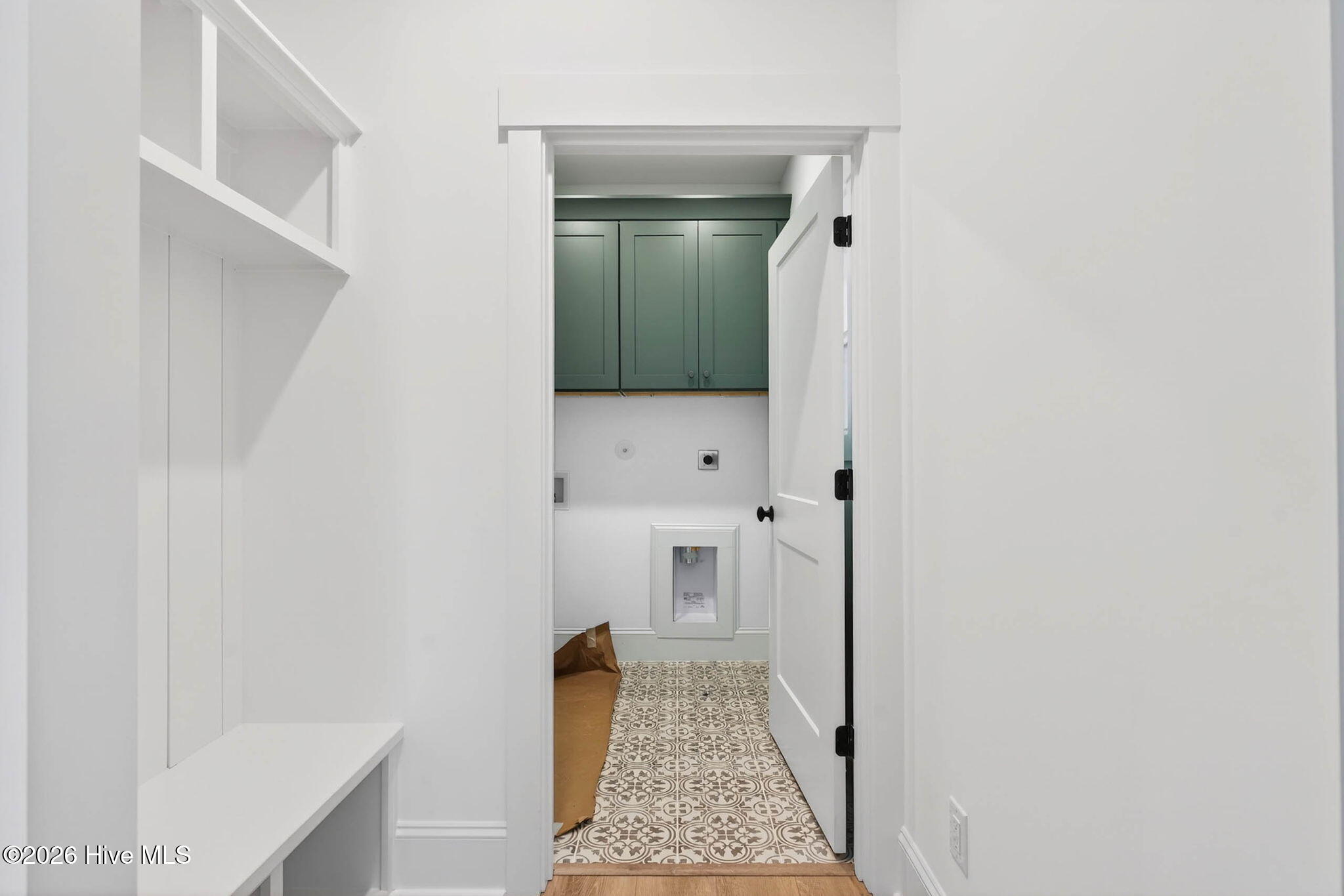 100558704 | Photo 38