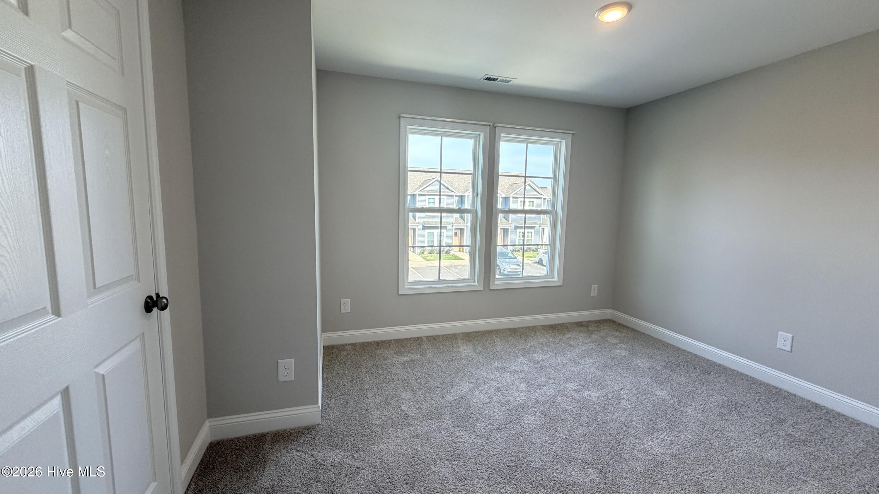 100558167 | Photo 17