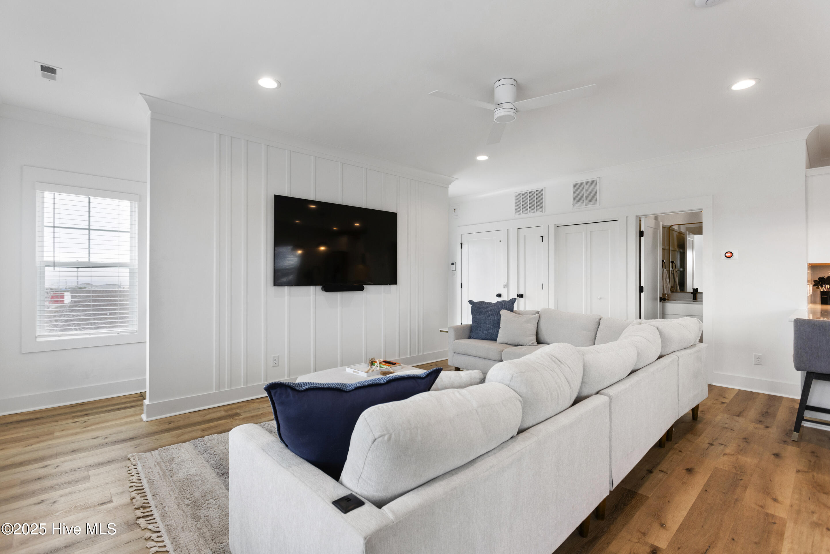 100521314 | Photo 14