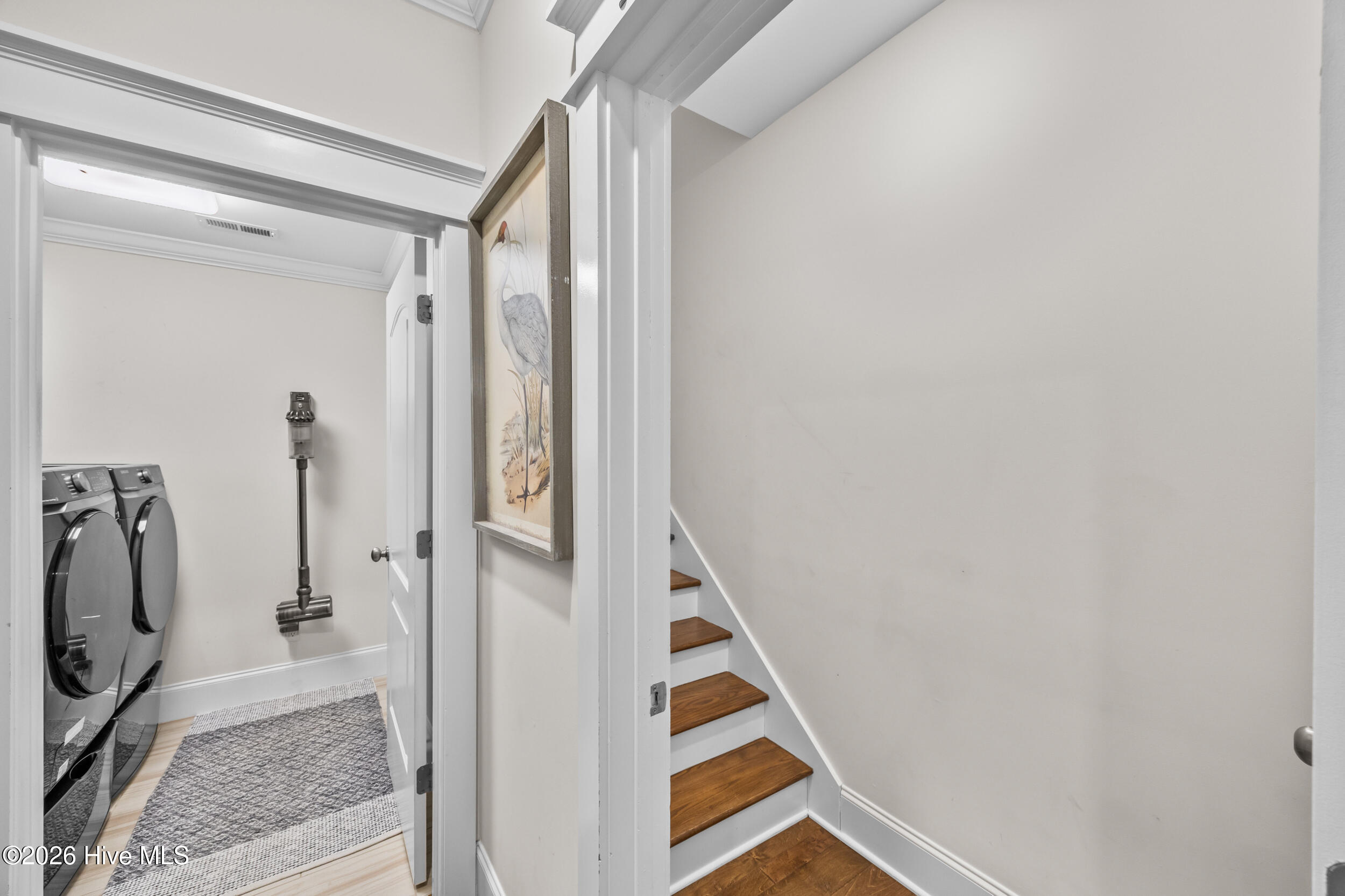 100562182 | Photo 46