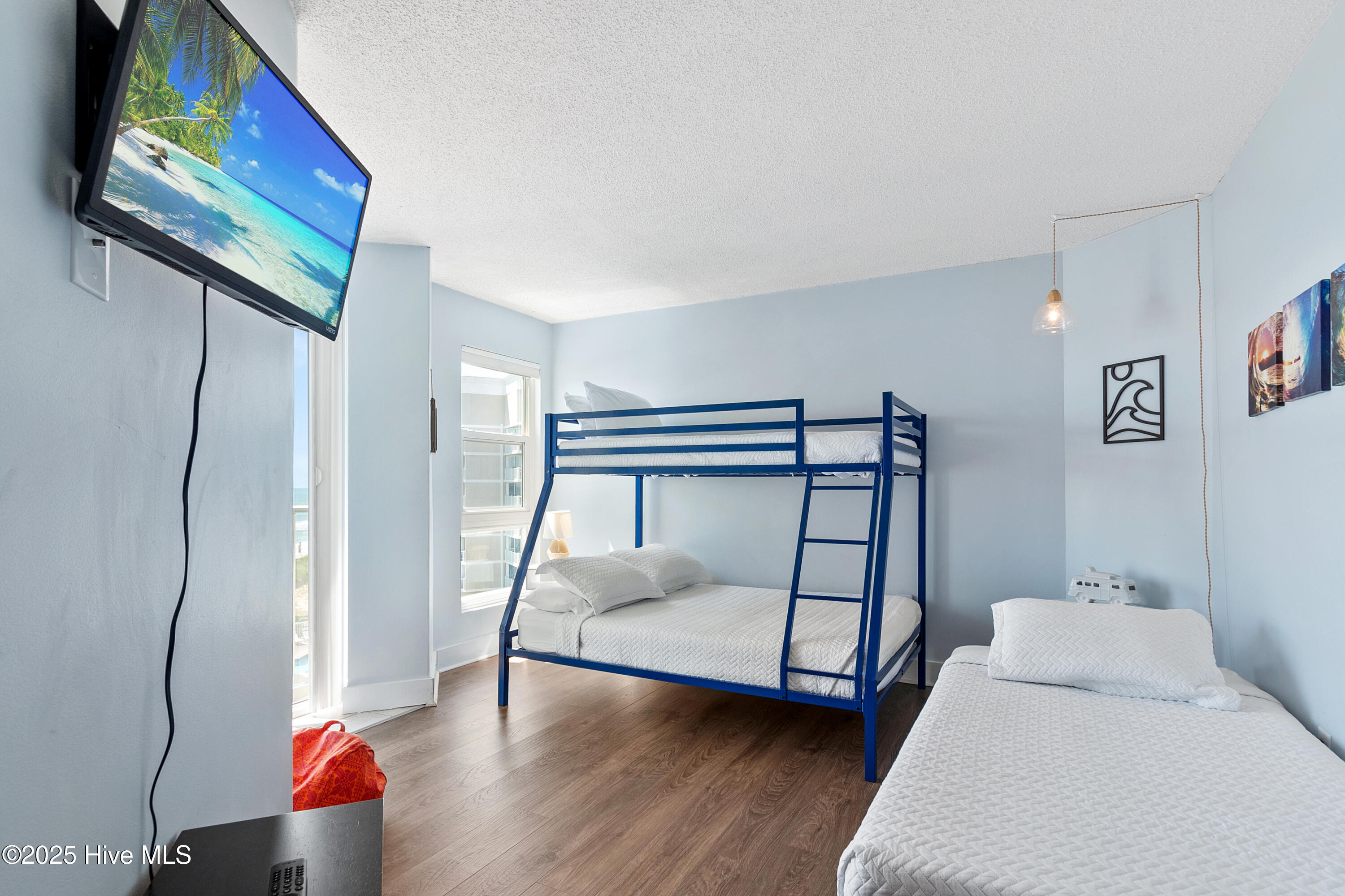 100529644 | Photo 12