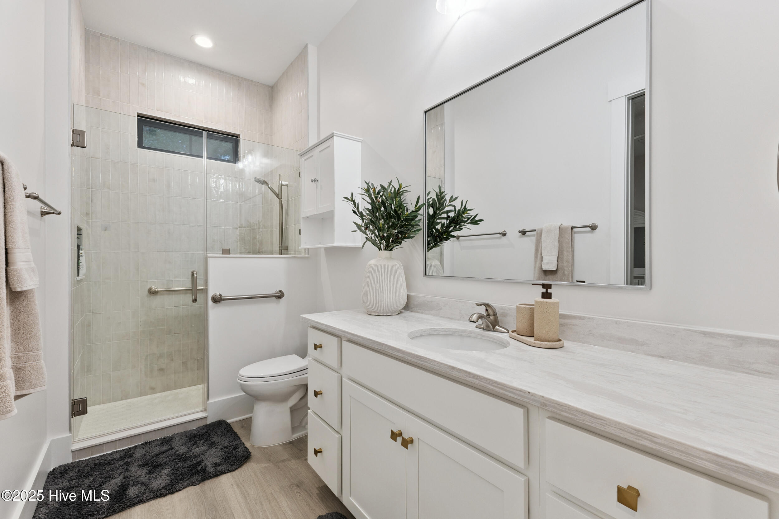 100549566 | Photo 18