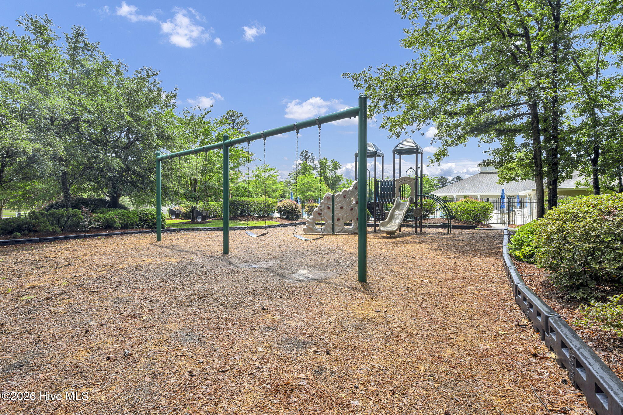 100557033 | Photo 47