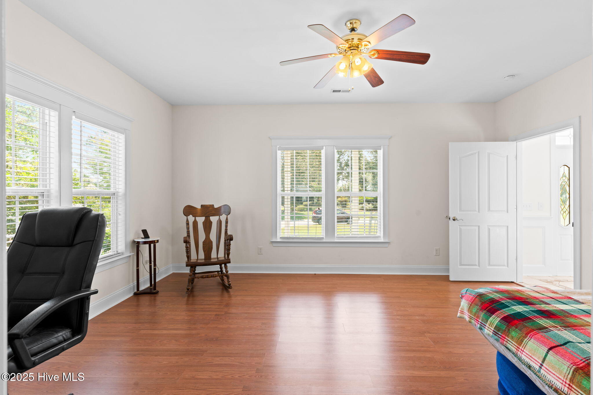 100522413 | Photo 23