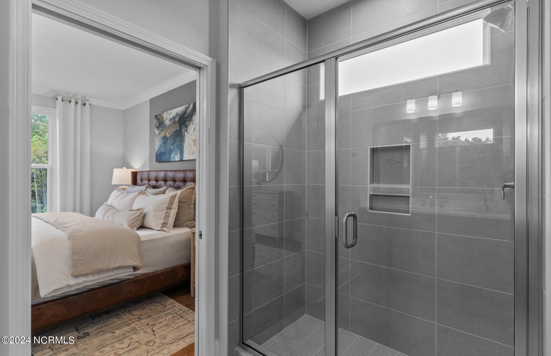 100535007 | Photo 26