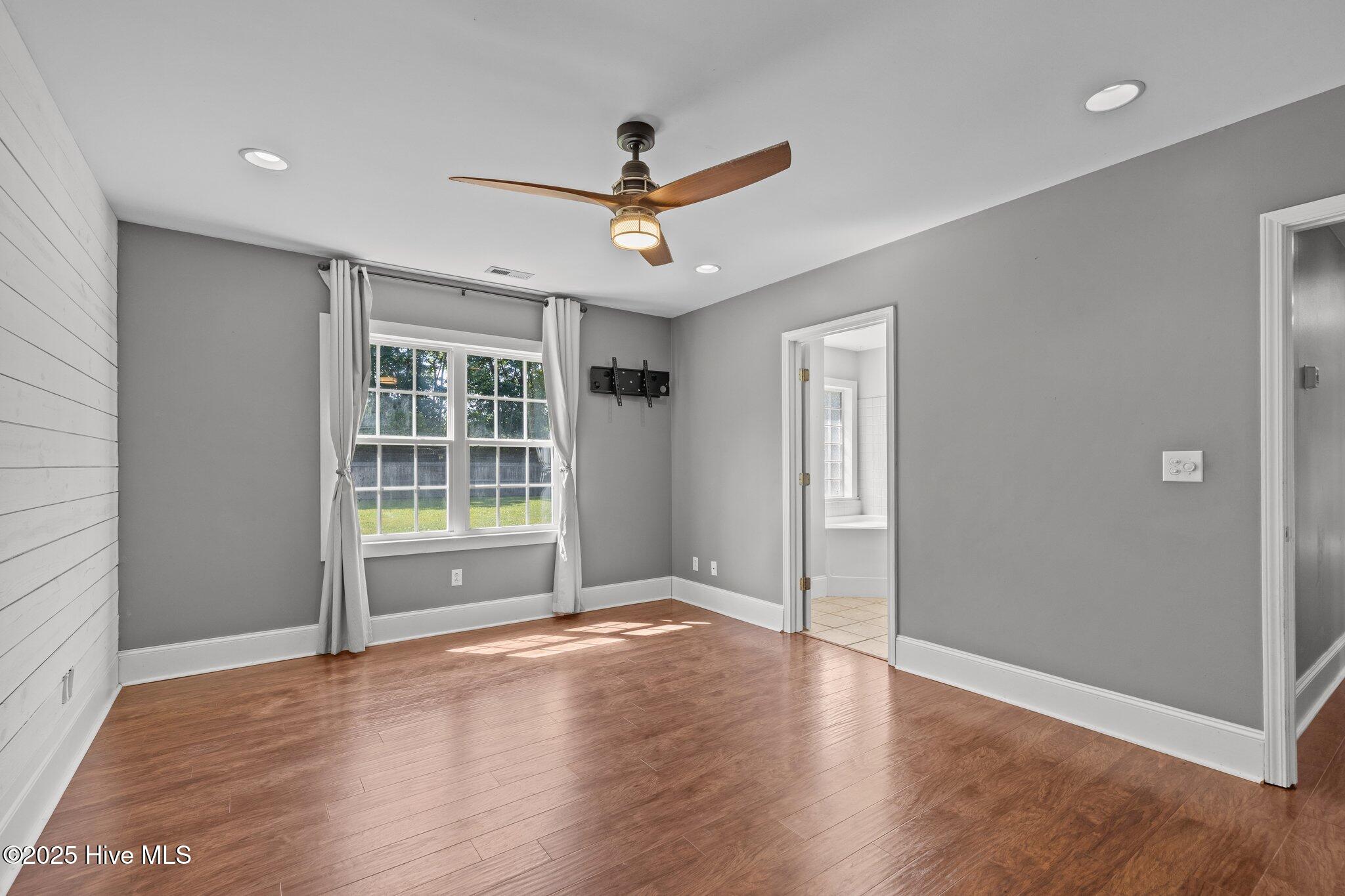 1199 Nine Foot Road,Newport