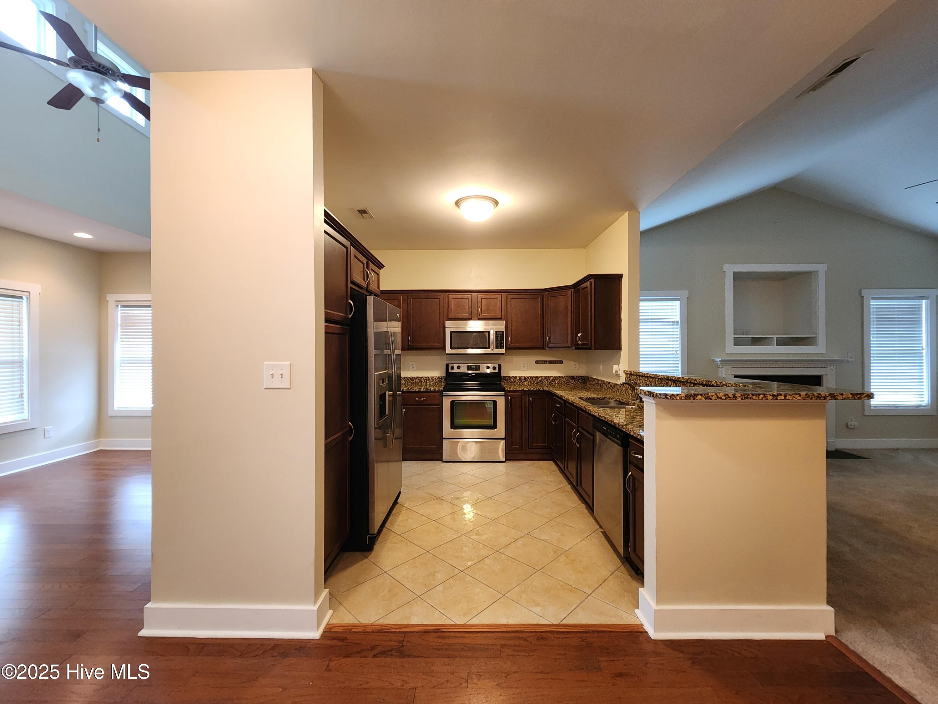 100569156 | Photo 10