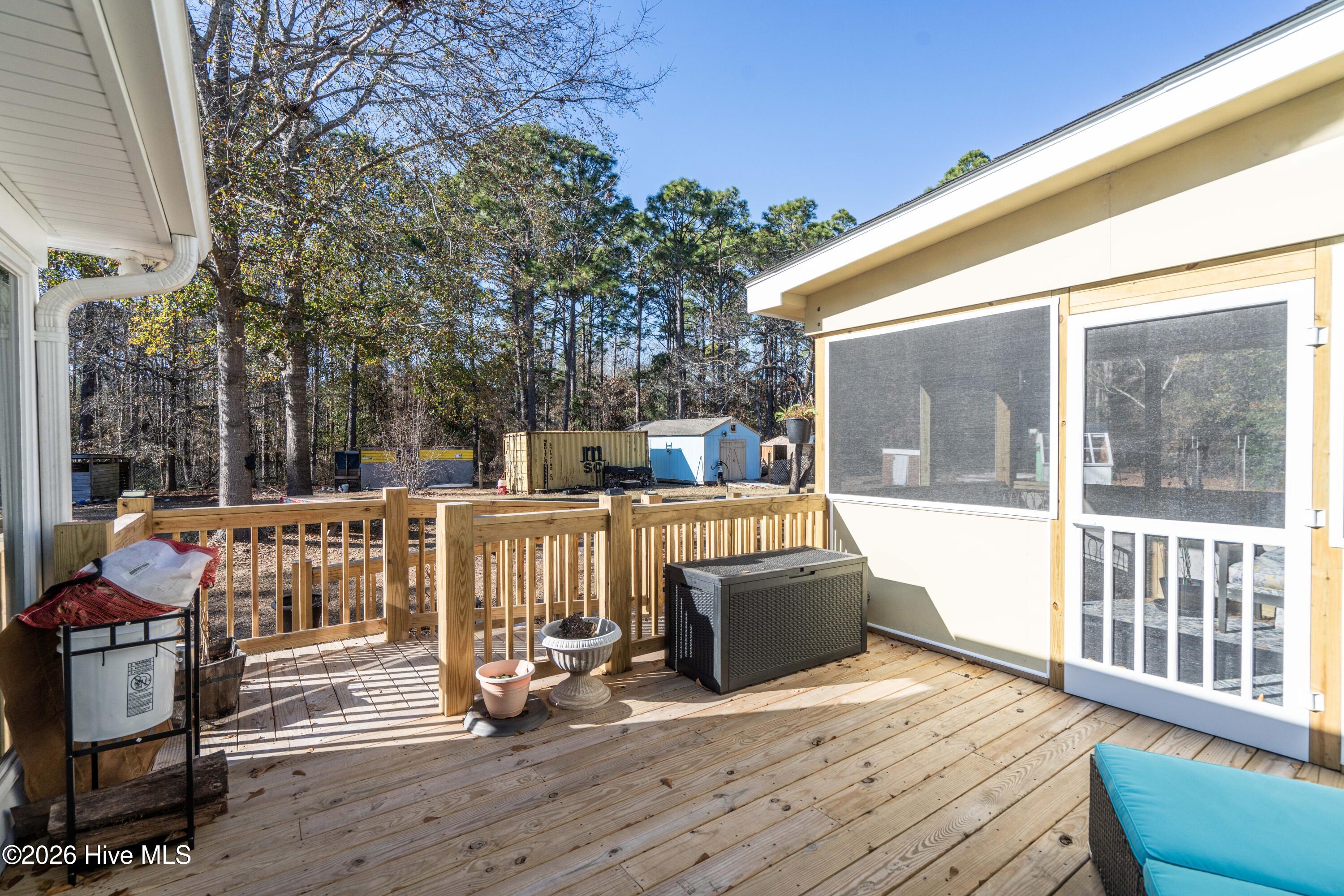 100548733 | Photo 33