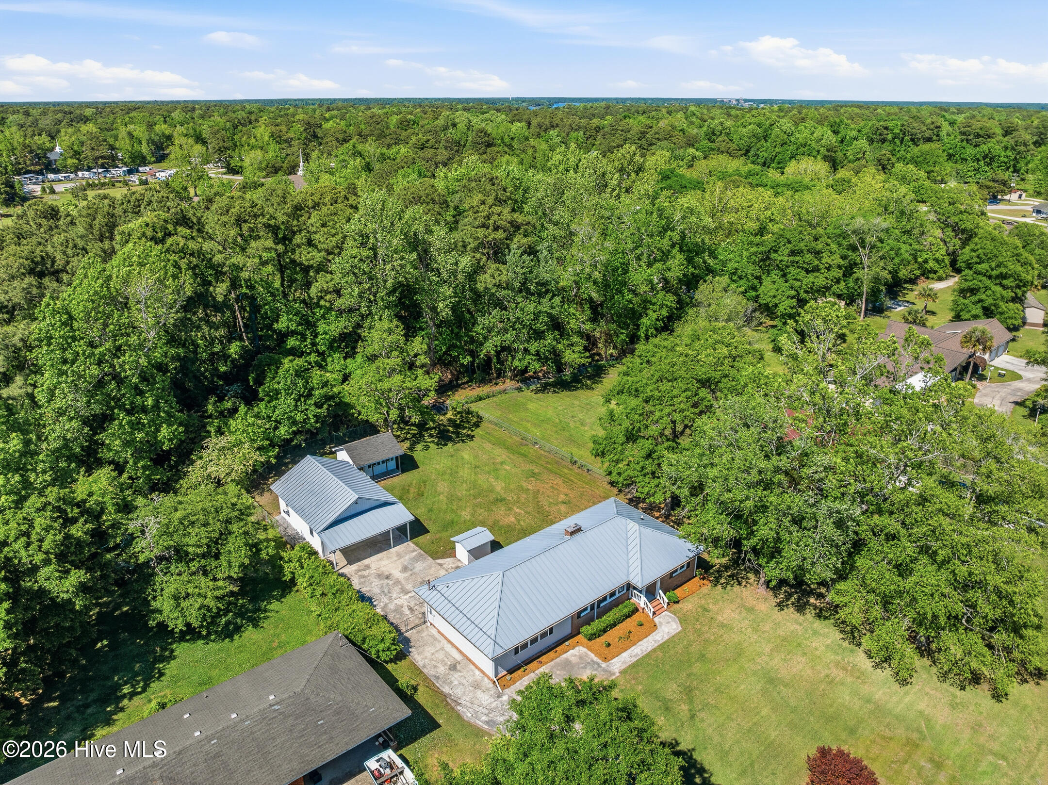 100570664 | Photo 51