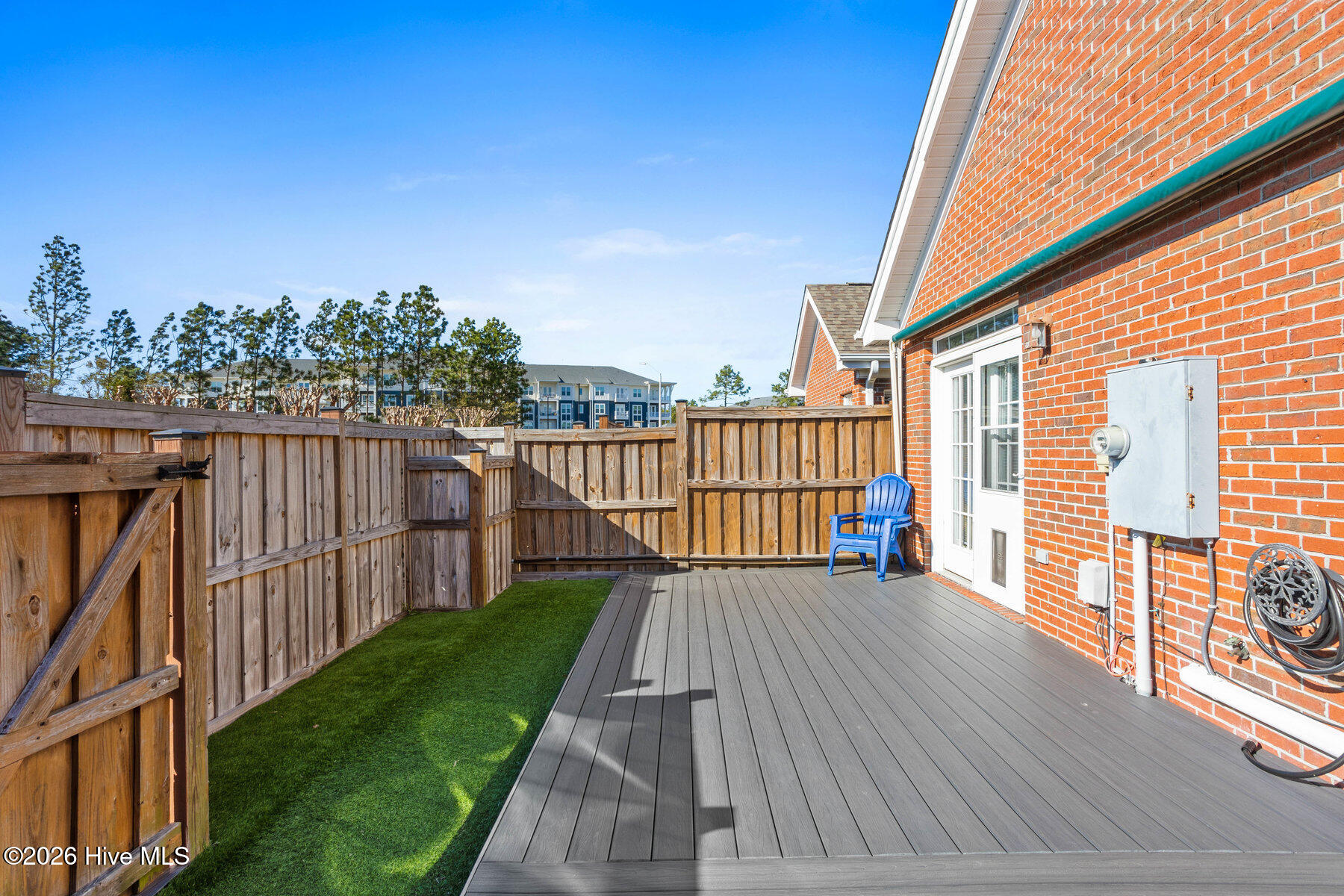 100557830 | Photo 28