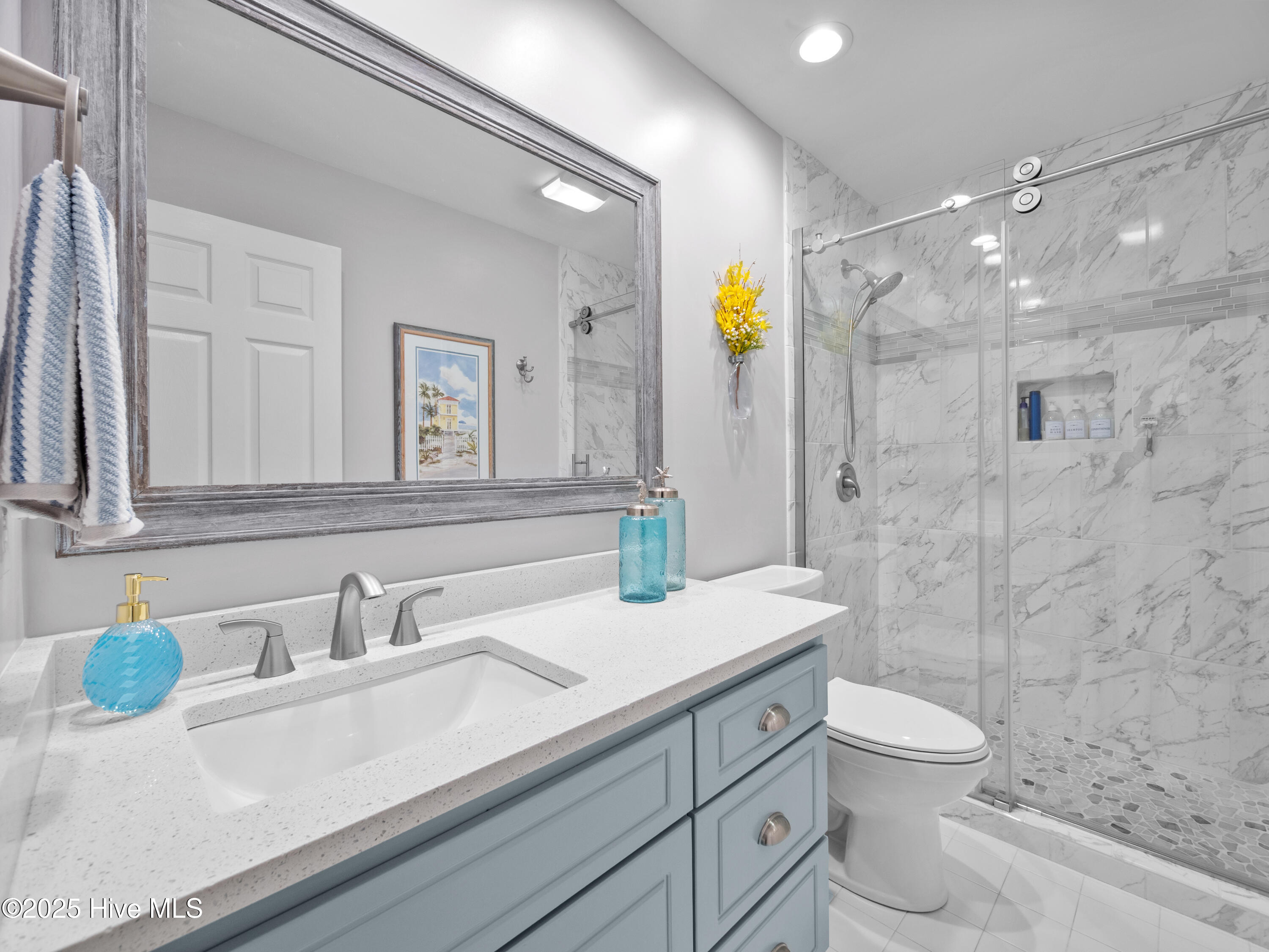 100559925 | Photo 23