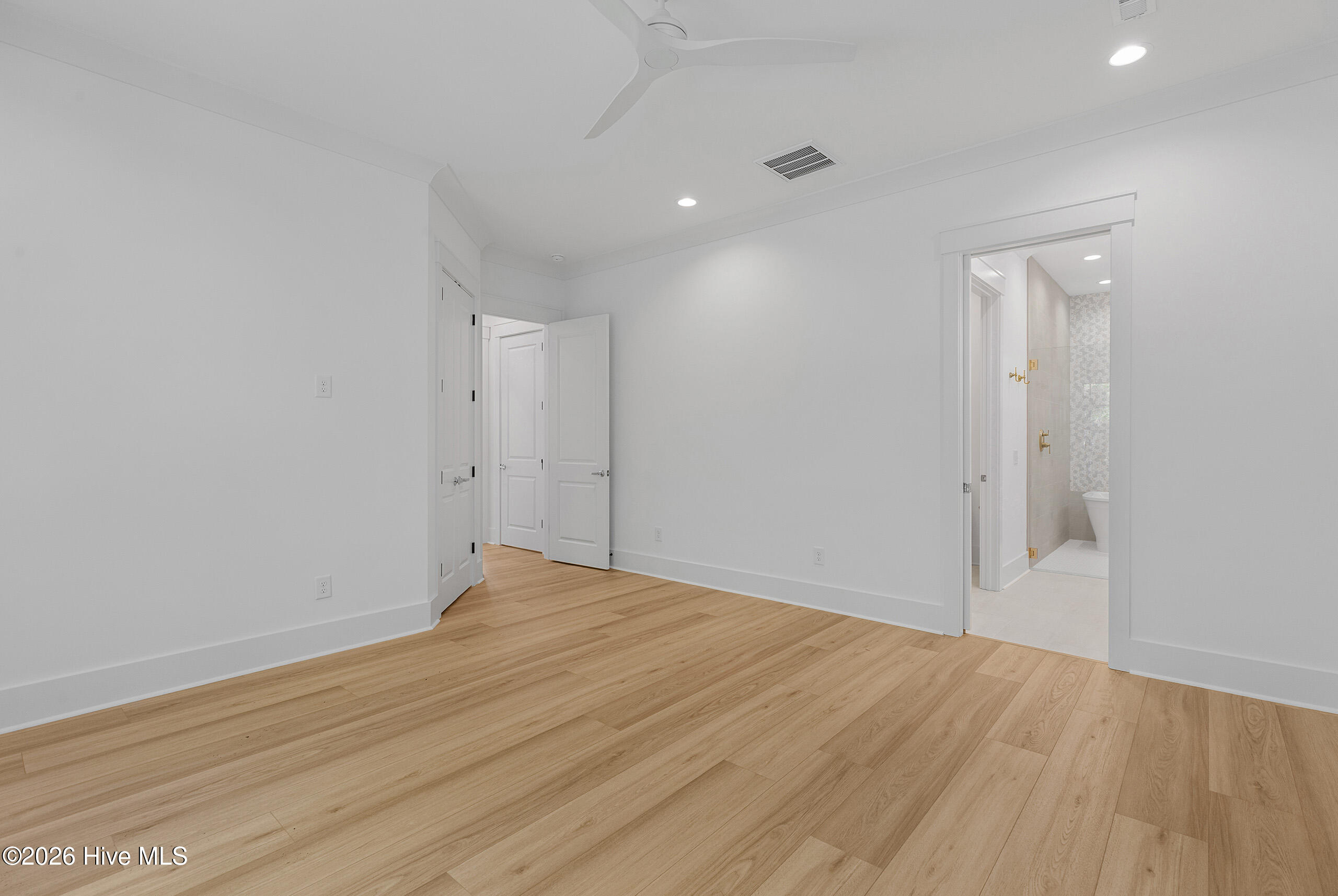 100519914 | Photo 43