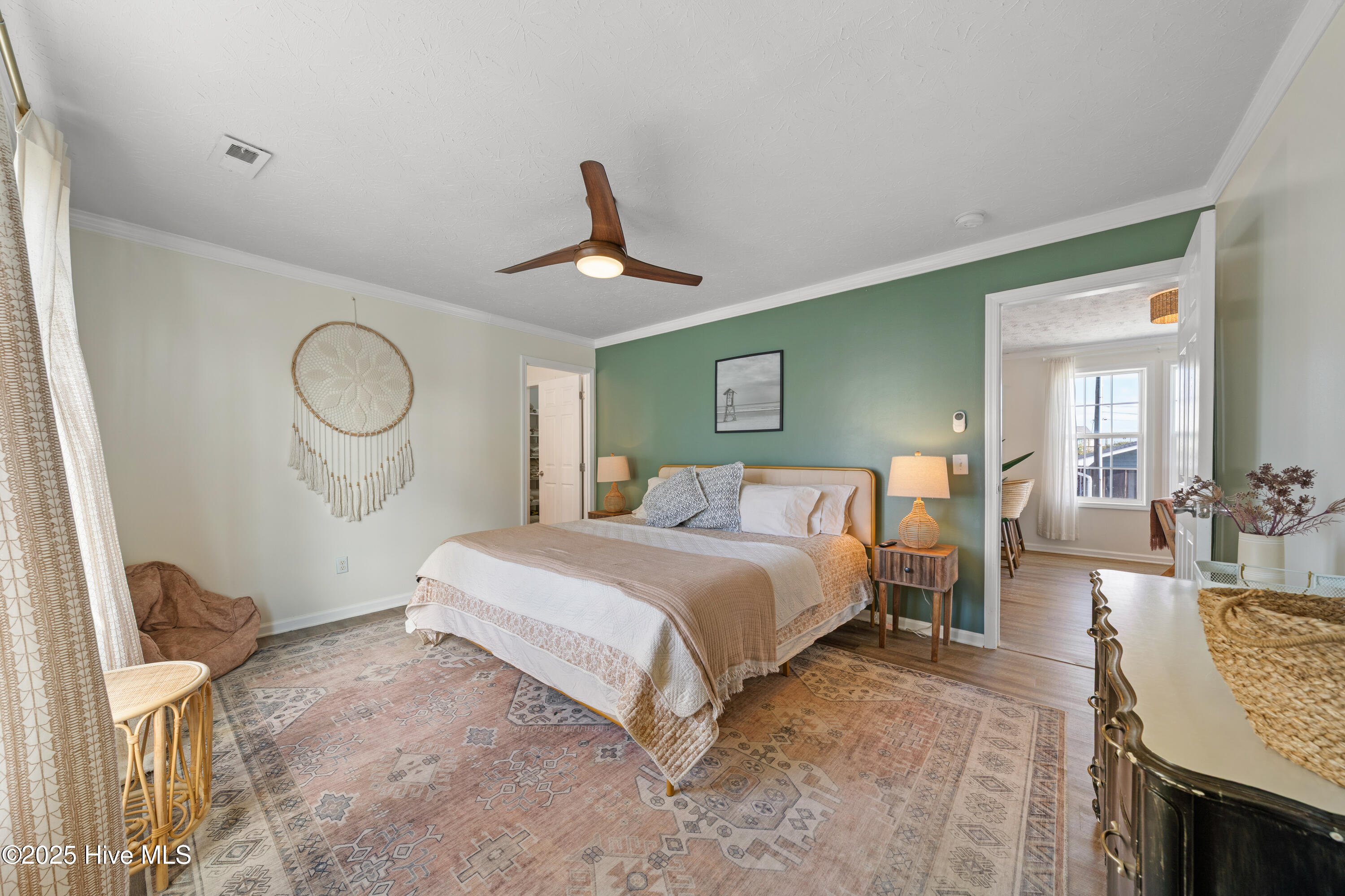 100544143 | Photo 15