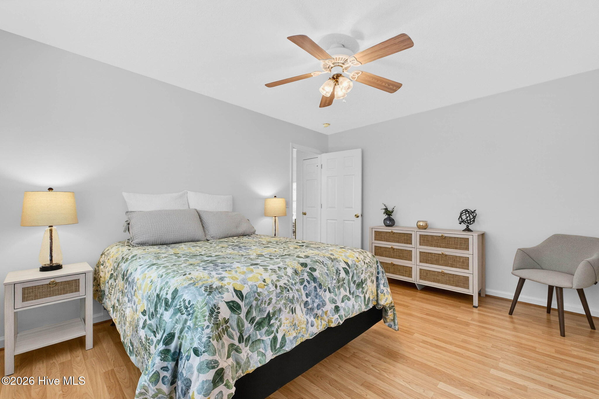 100562767 | Photo 22