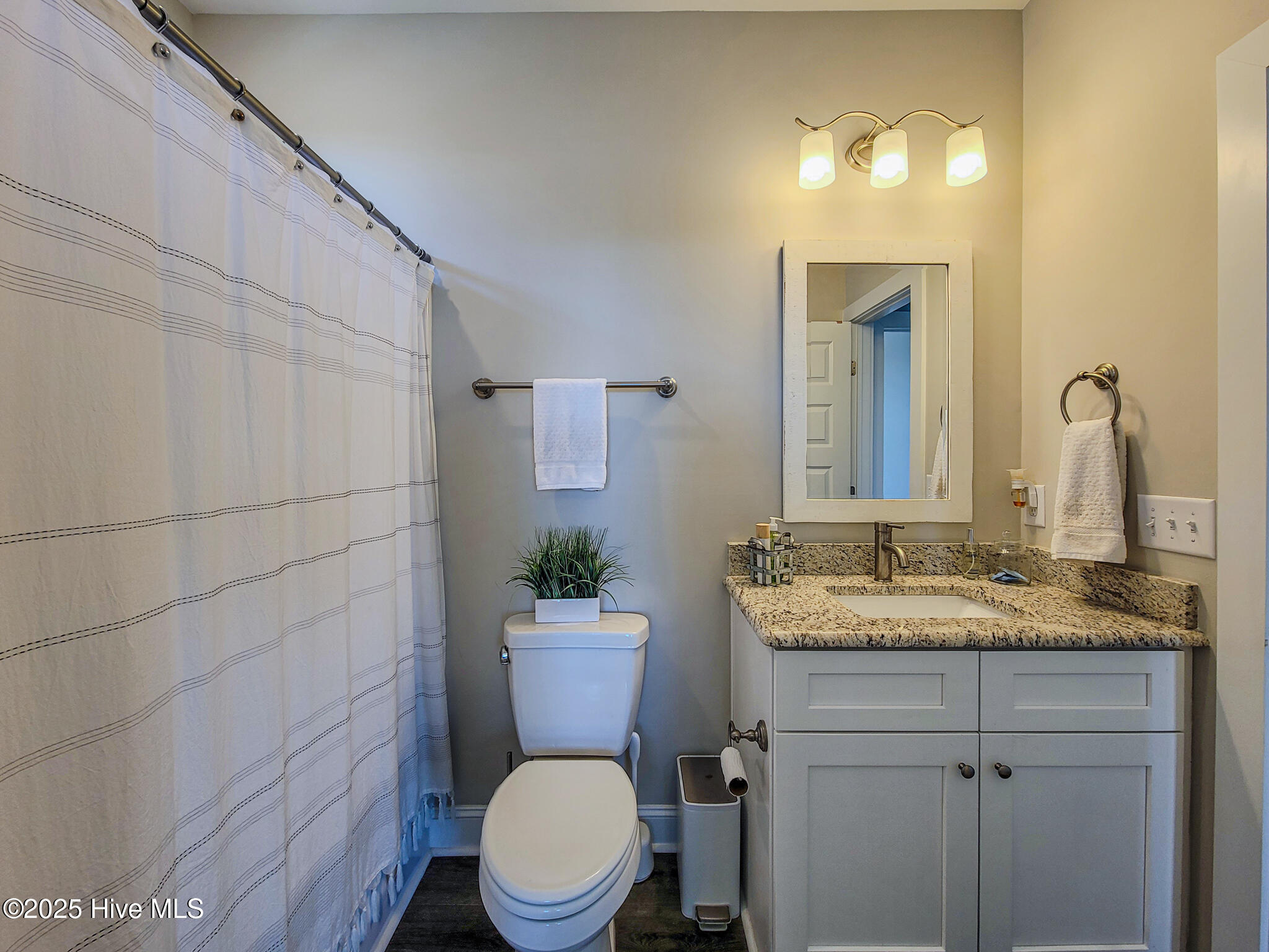 100540688 | Photo 25