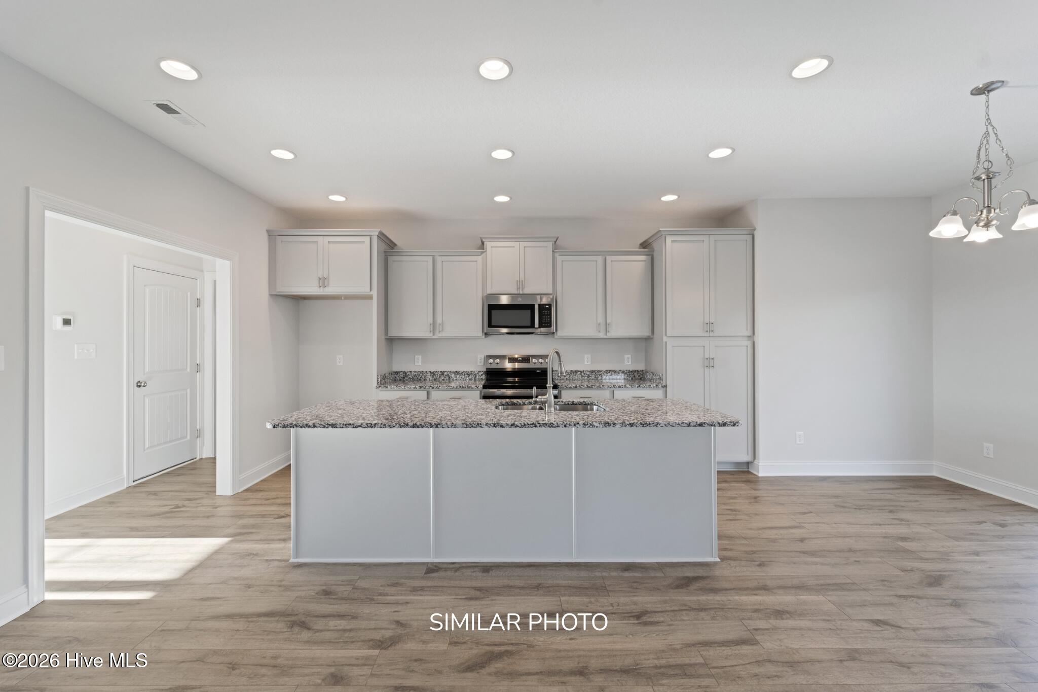 100563163 | Photo 10