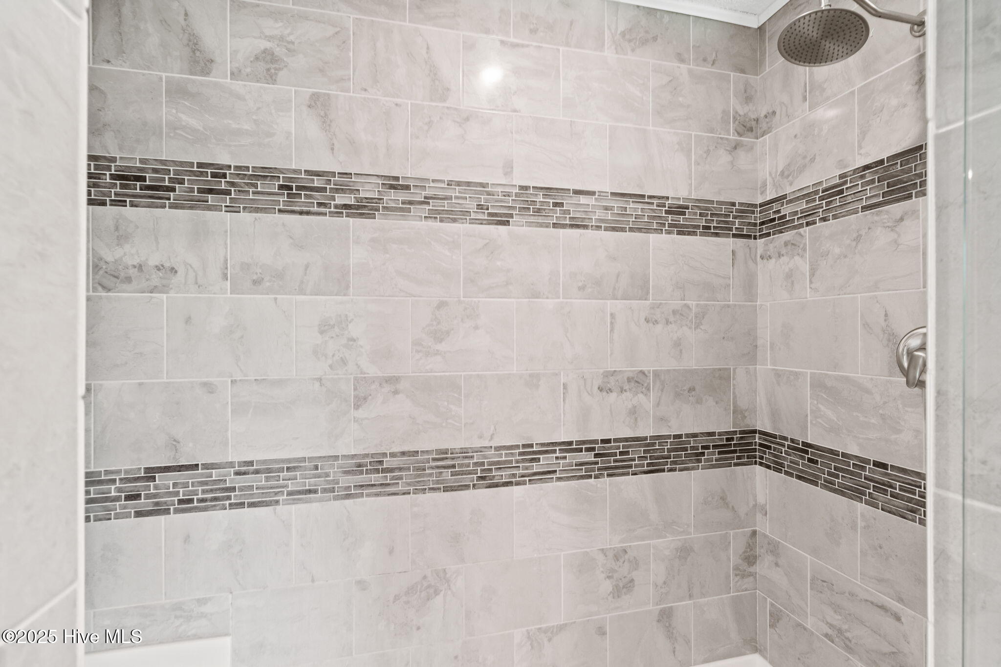 100518984 | Photo 17