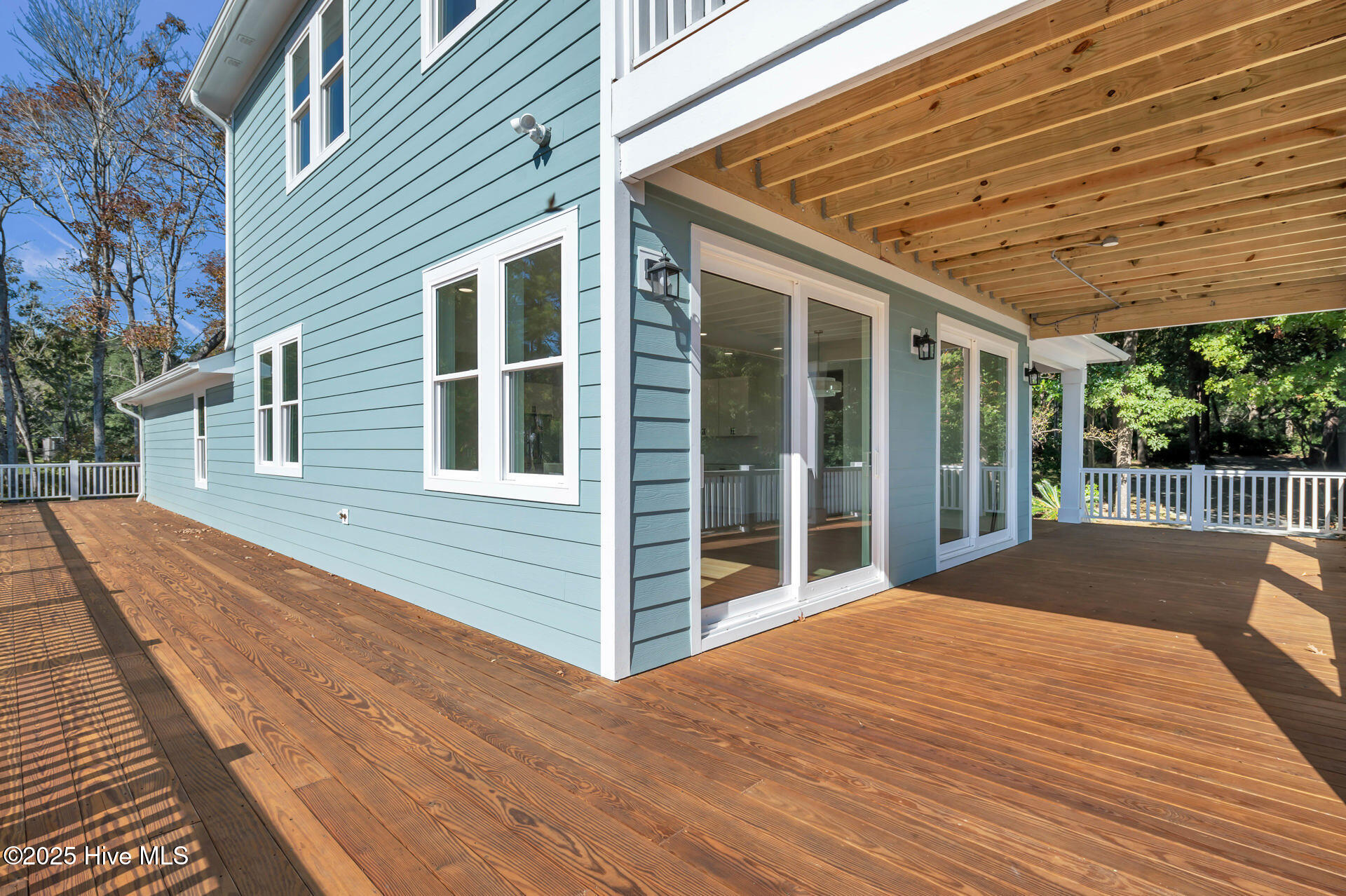 100540114 | Photo 45